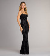 The Helena Floral Velvet Burnout Mermaid Dress is your new go-to Windsor dress—effortless, versatile, and made to update your fall style in seconds.