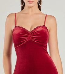 Feel instantly put-together in the Katie Open Back Mermaid Velvet Formal Dress in red, a stylish wedding guest dress designed for confident style and all-out celebration.