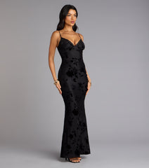 The Midnight Garden Floral Velvet Burnout Maxi Dress is your new go-to Windsor dress—effortless, versatile, and made to update your fall style in seconds.