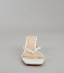 Style made simple with the Can’t Talk, Busy Strutting Block Heel Mules in white, trendy women’s shoes that take your outfit from basic to bold in one step.