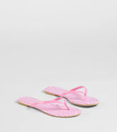Style made simple with the Cutie Vibe Gingham Print Thong Strap Sandals in pink, trendy women’s shoes that take your outfit from basic to bold in one step.
