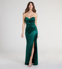 The Olive Strapless Slit Mermaid Satin Formal Dress is your new go-to hunter green dress—effortless, versatile, and made to update your fall style in seconds.