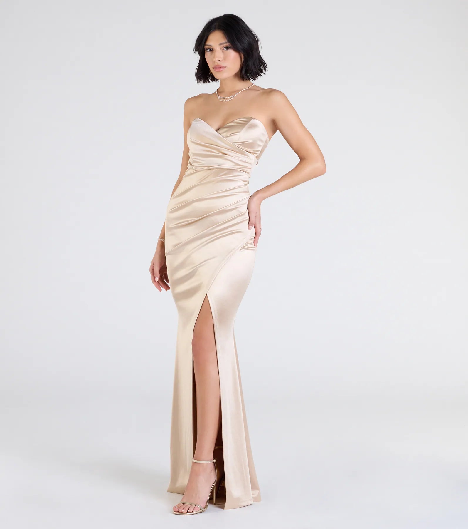 Feel instantly put-together in the Olive Strapless Slit Mermaid Satin Formal Dress in gold, a stylish wedding guest dress designed for confident style and all-out celebration.