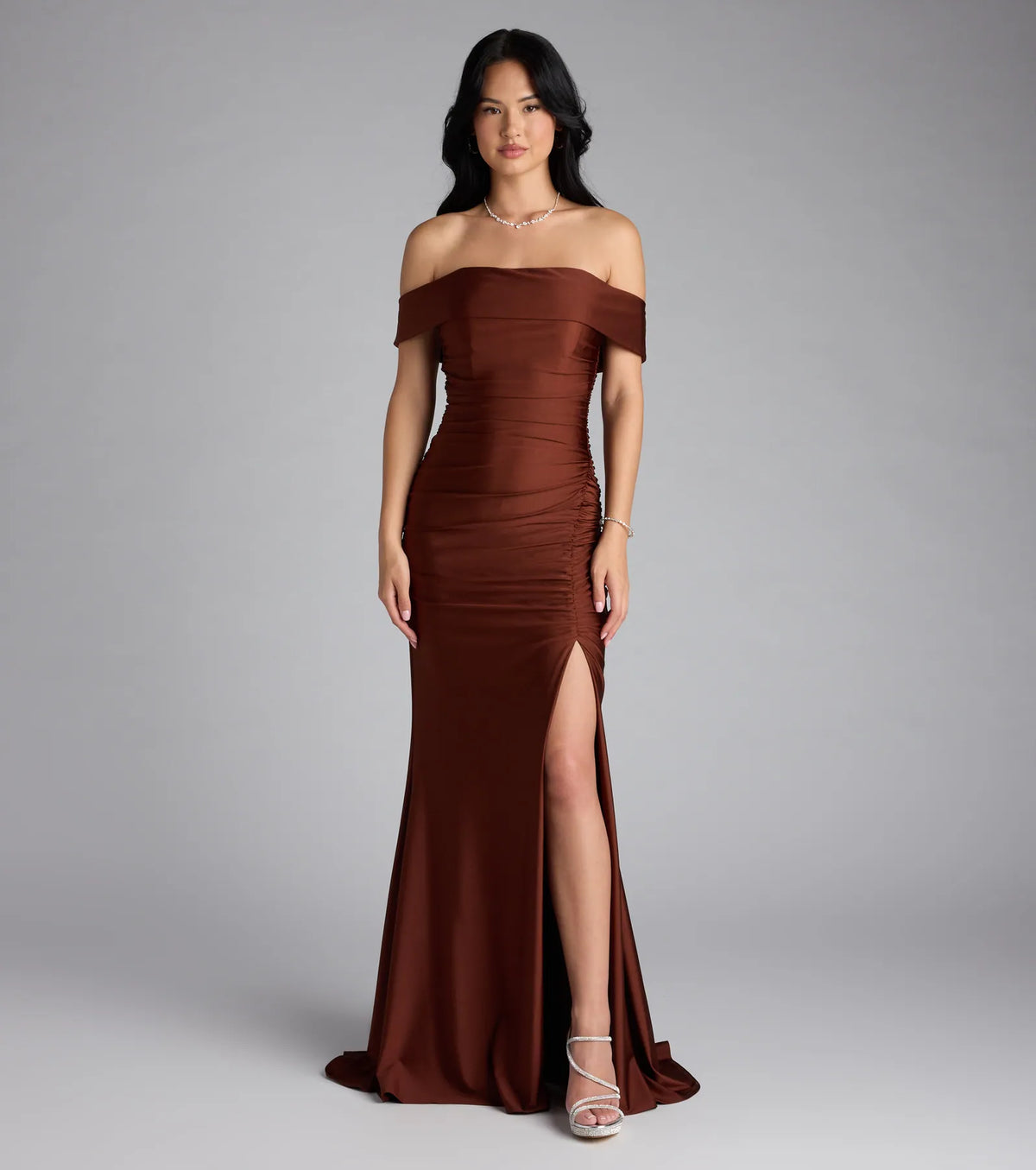 The Alicia Off-The-Shoulder Mermaid Formal Dress is your new go-to brown dress—effortless, versatile, and made to update your fall style in seconds.