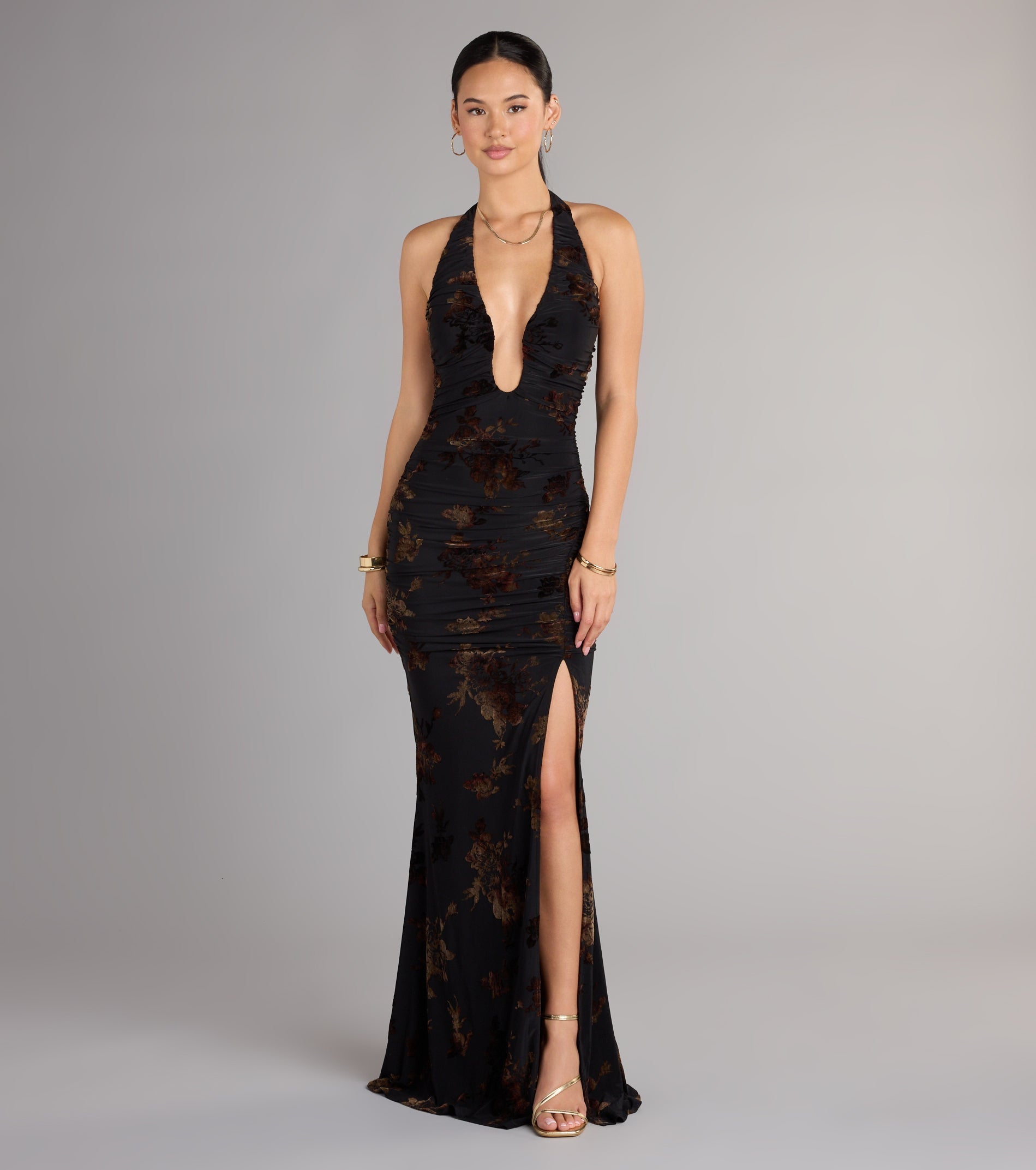 The Martha Flocked Floral Velvet Mermaid Formal Dress is your new go-to Windsor dress—effortless, versatile, and made to update your fall style in seconds.