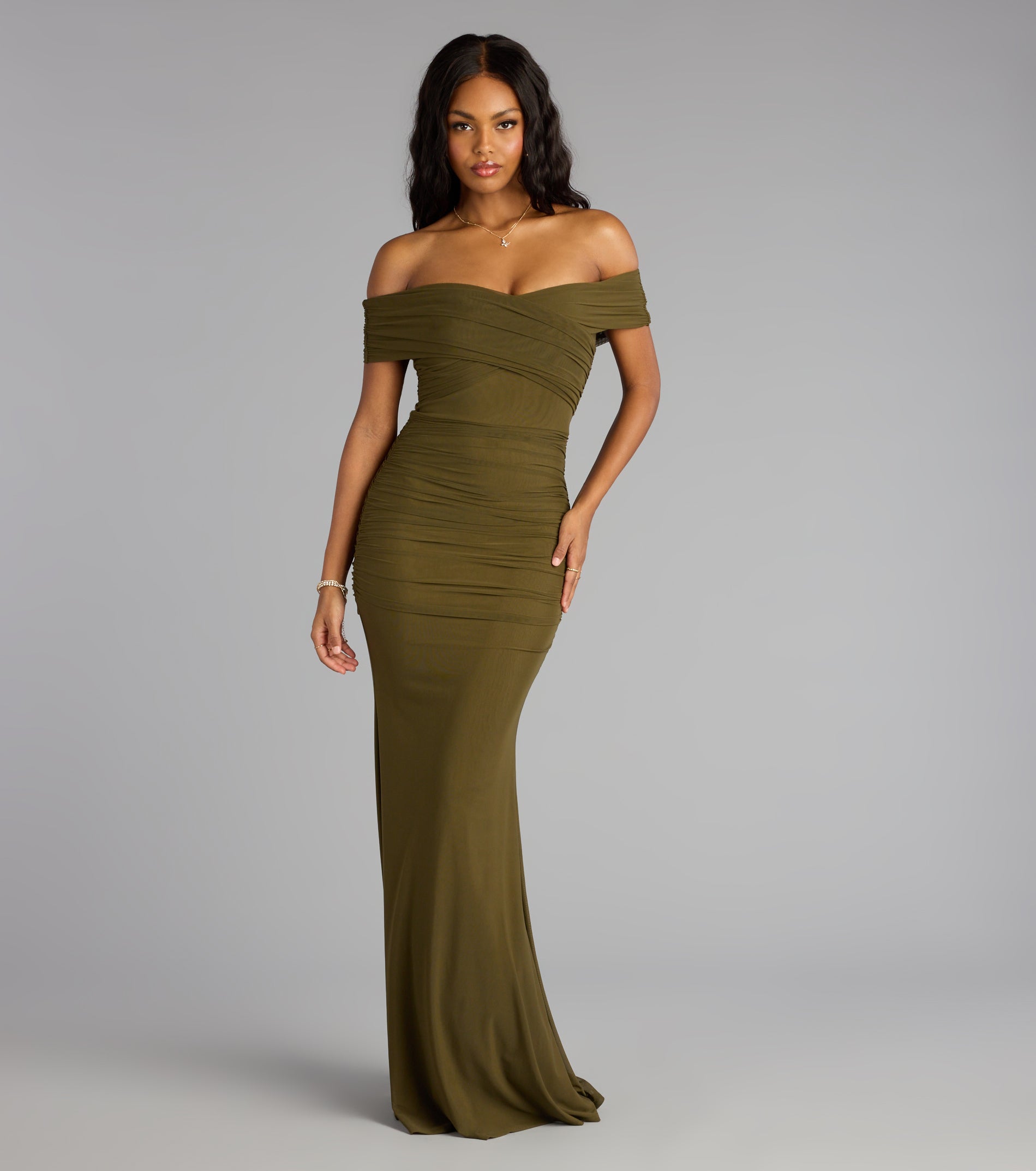 The Allison Off-The-Shoulder Mermaid Formal Dress is your new go-to Windsor dress—effortless, versatile, and made to update your fall style in seconds.