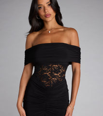 A stunning pick for an engagement photoshoot outfit or autumn wedding guest dress, this fall formal dress showcases the Lily Off-The-Shoulder Mermaid Formal Dress in black with a graceful silhouette that captures the moment.