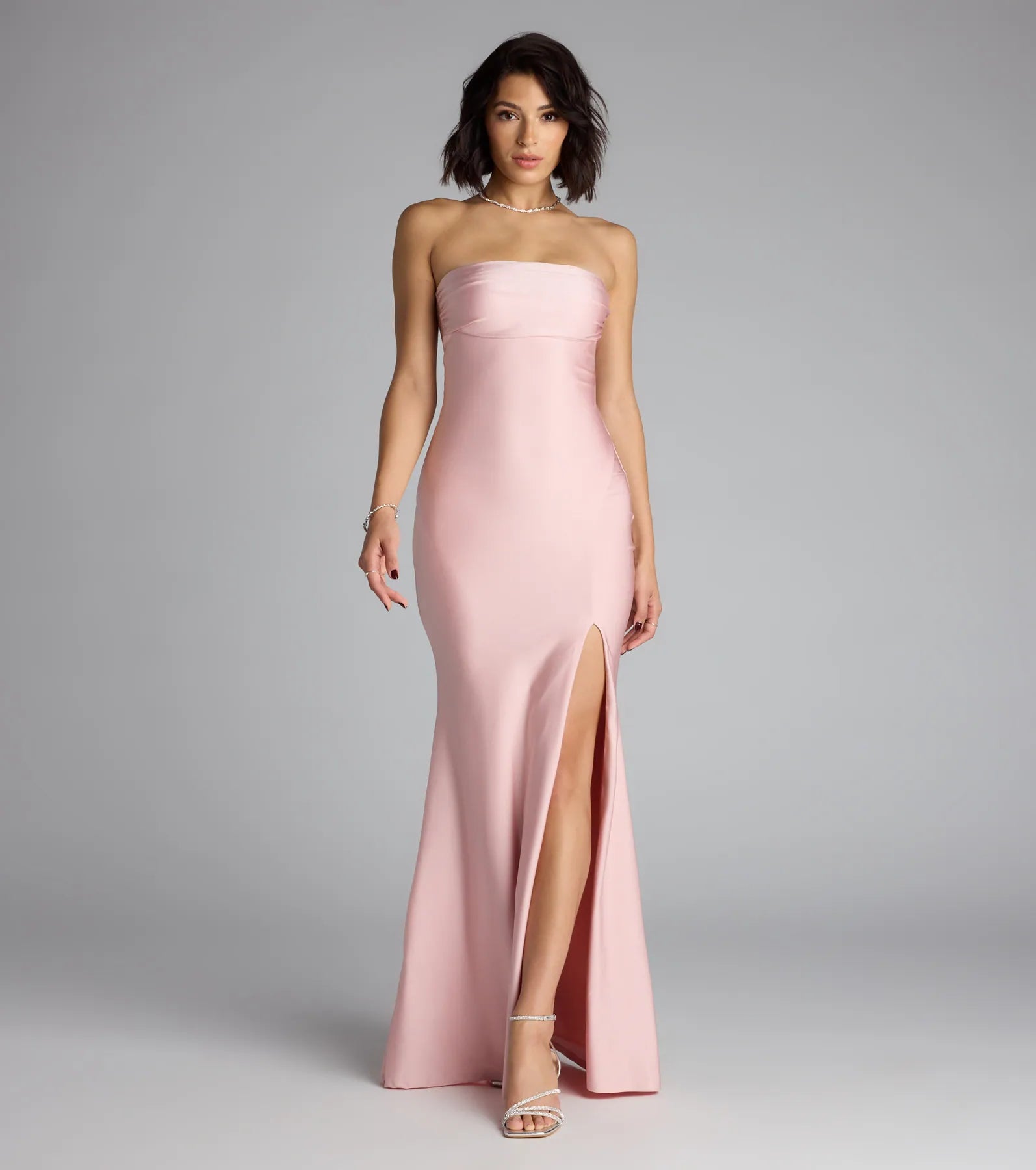 The Cheryl Strapless Slit Mermaid Formal Dress is your new go-to pink dress—effortless, versatile, and made to update your fall style in seconds.