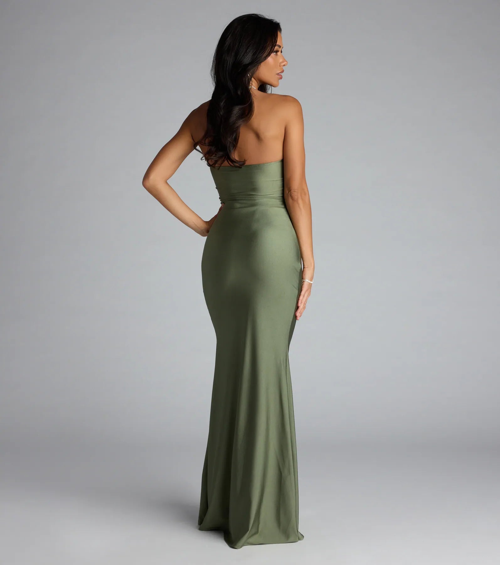 Style your seasonal looks with the Cheryl Strapless Slit Mermaid Formal Dress, a trend-right, sage green fall dress designed for any plan on your calendar with new and unqiue details.