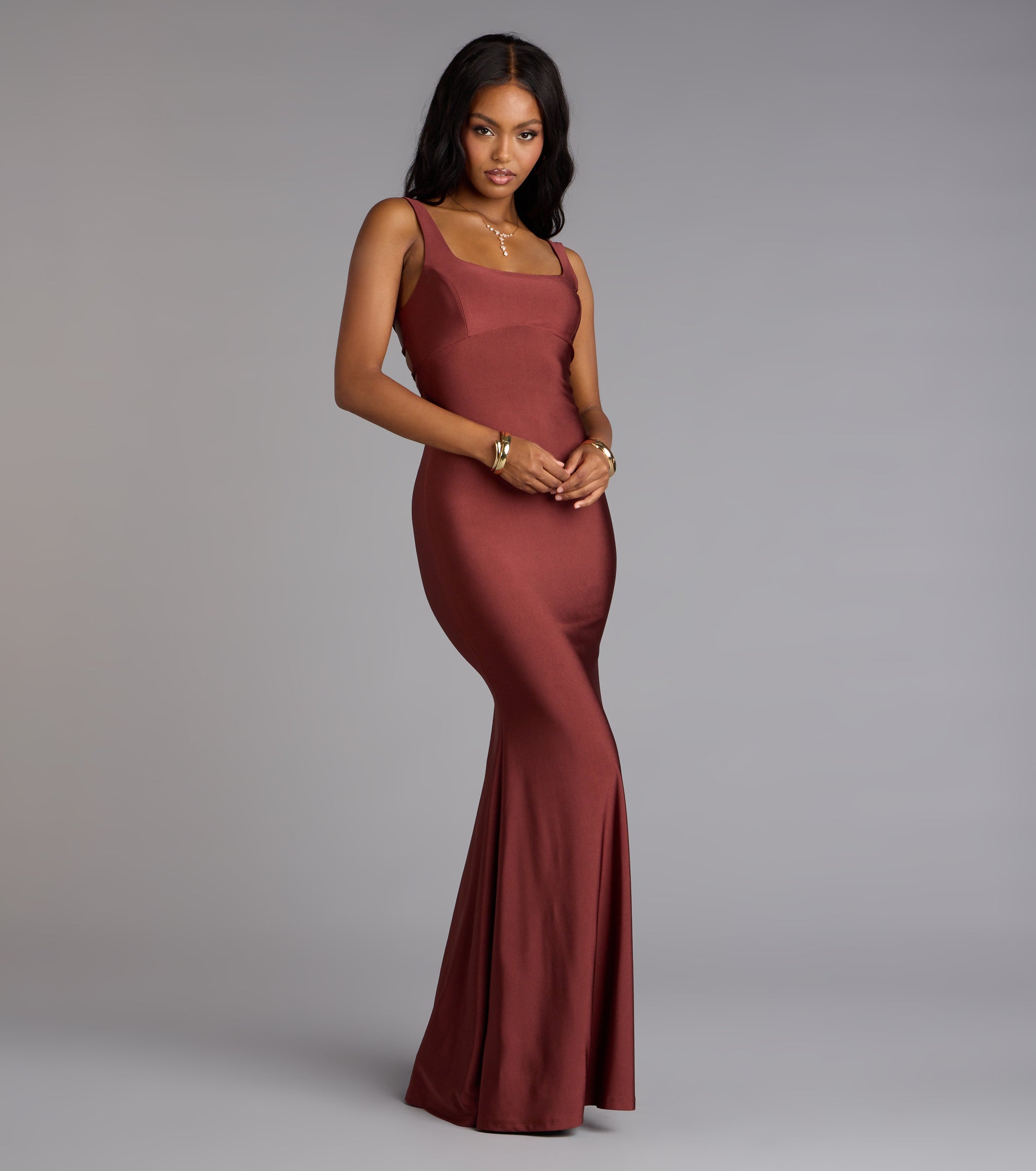 The Gabriella Lace-Up Mermaid Formal Dress is your new go-to Windsor dress—effortless, versatile, and made to update your fall style in seconds.