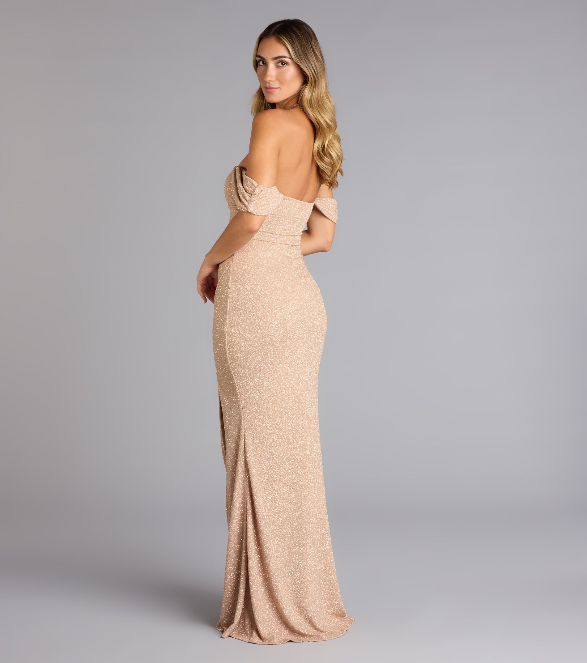 The Tamara Off-The-Shoulder Mermaid Glitter Formal Dress is your new go-to Windsor dress—effortless, versatile, and made to update your fall style in seconds.