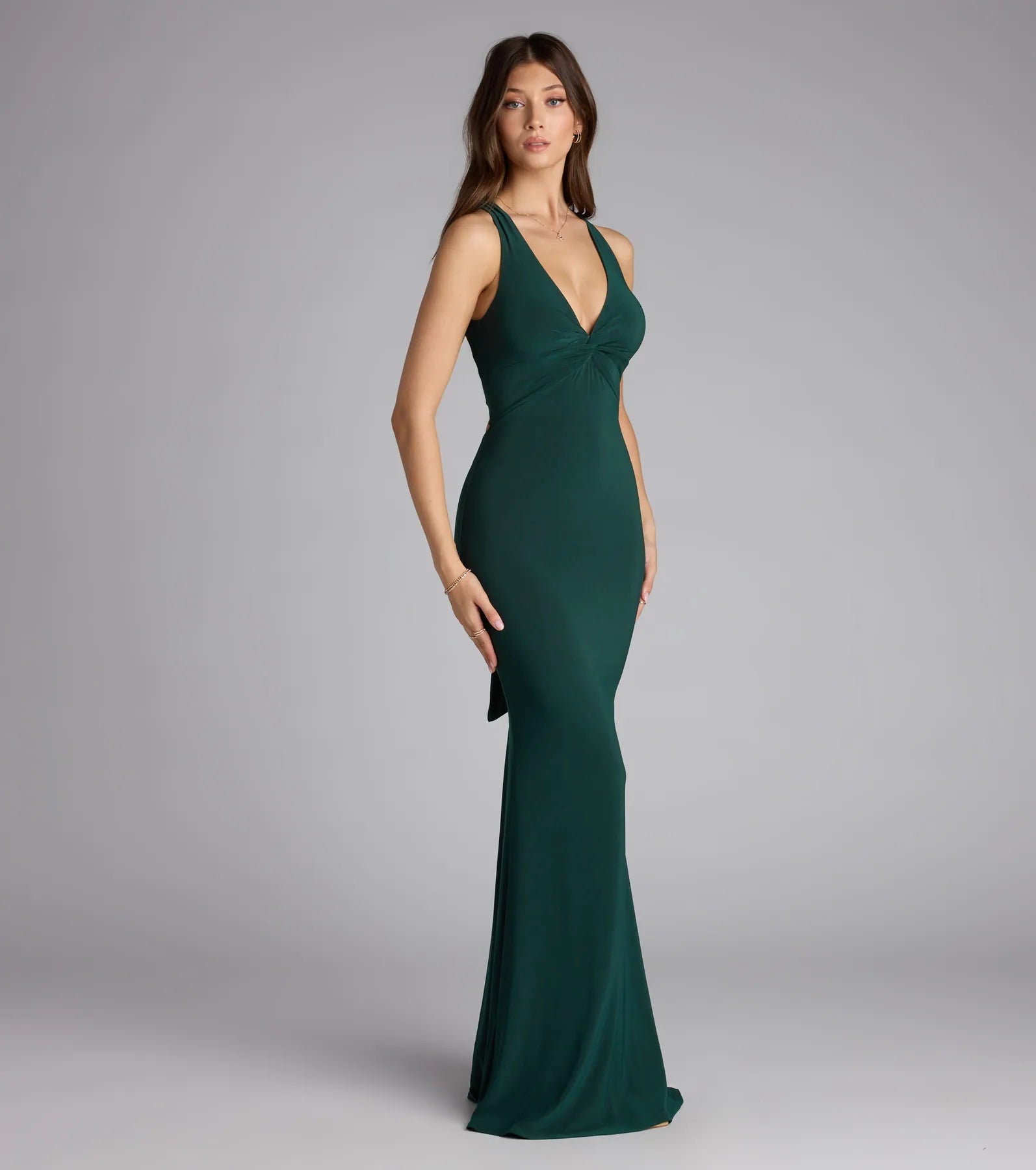 The Juliane Strappy Back Mermaid Formal Dress is your new go-to hunter green dress—effortless, versatile, and made to update your fall style in seconds.