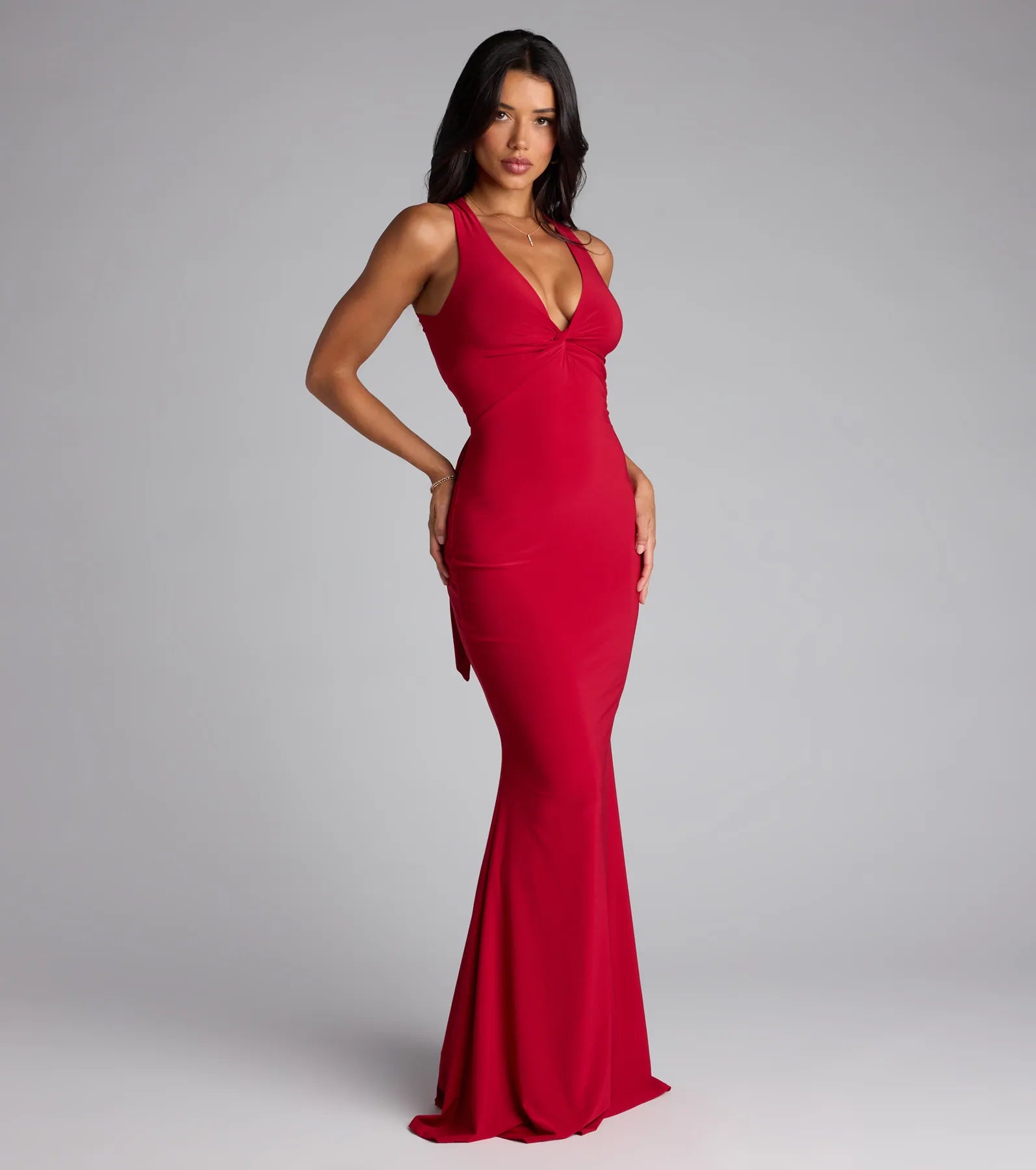 The Juliane Strappy Back Mermaid Formal Dress is your new go-to red dress—effortless, versatile, and made to update your fall style in seconds.