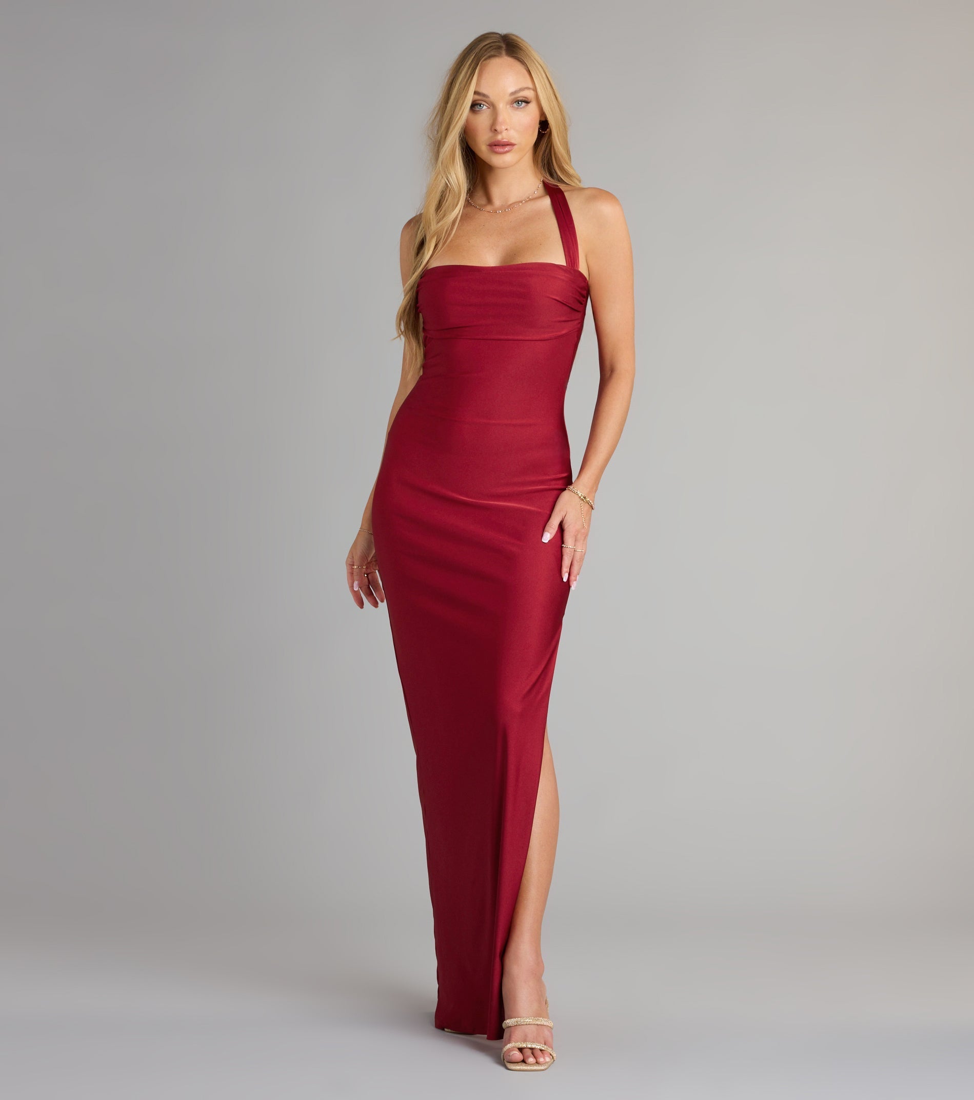 The Beverly Halter Slit Long Formal Dress is your new go-to Windsor dress—effortless, versatile, and made to update your fall style in seconds.