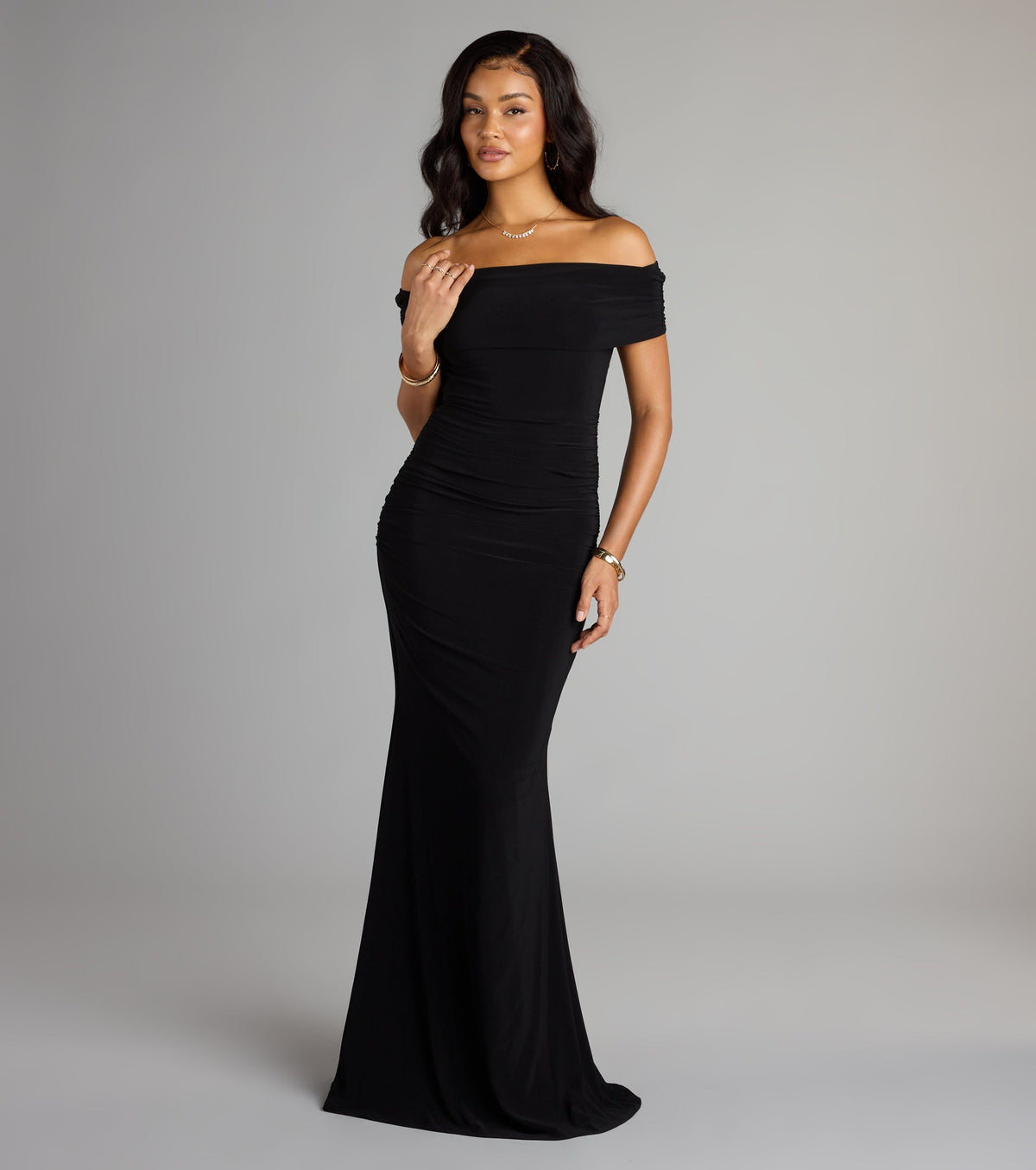 Style your seasonal looks with the Arial Open Back Mermaid Formal Dress, a trend-right, fall dress designed for any plan on your calendar with new and unqiue details.