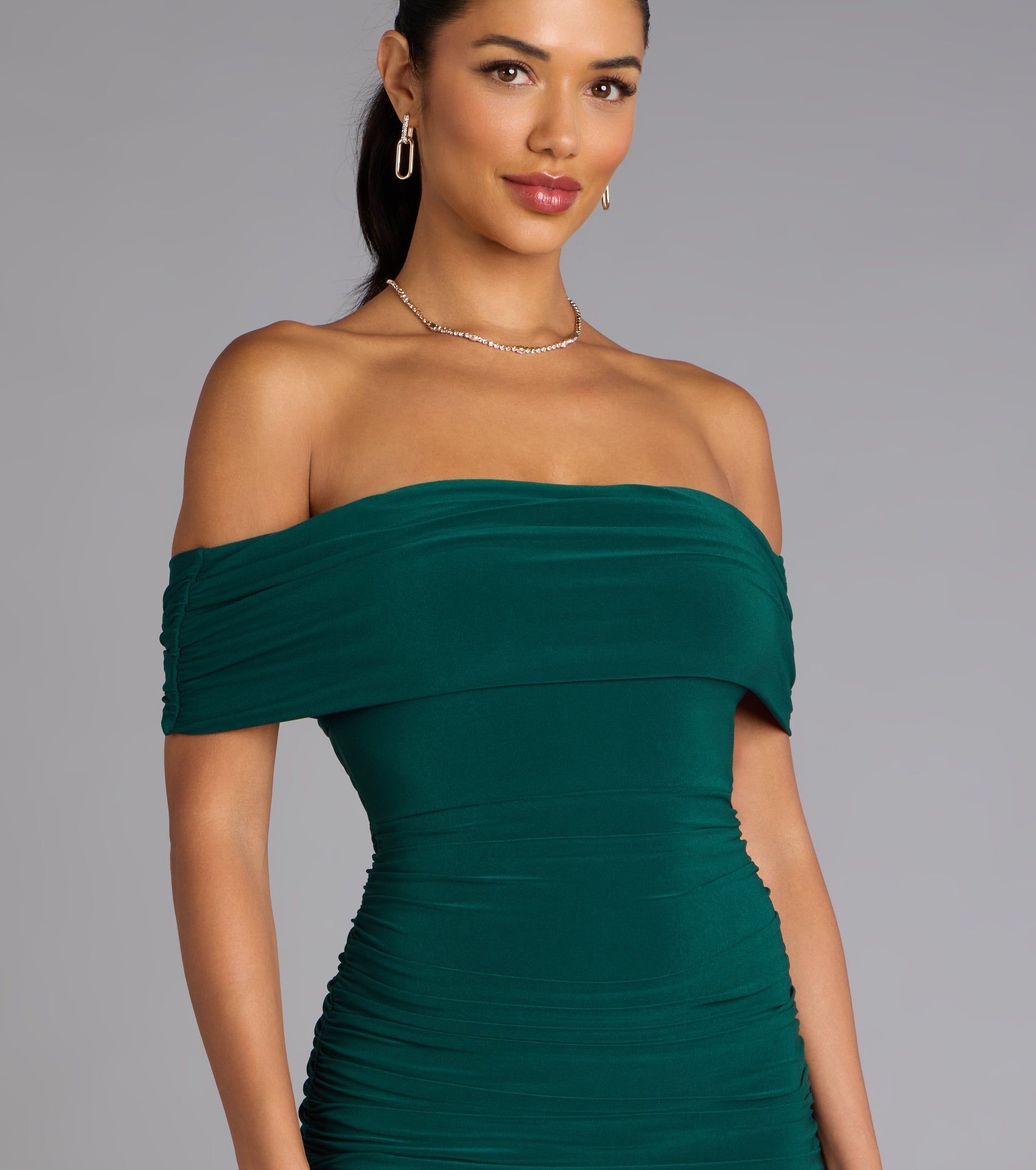 The Arial Open Back Mermaid Formal Dress is your new go-to Windsor dress—effortless, versatile, and made to update your fall style in seconds.