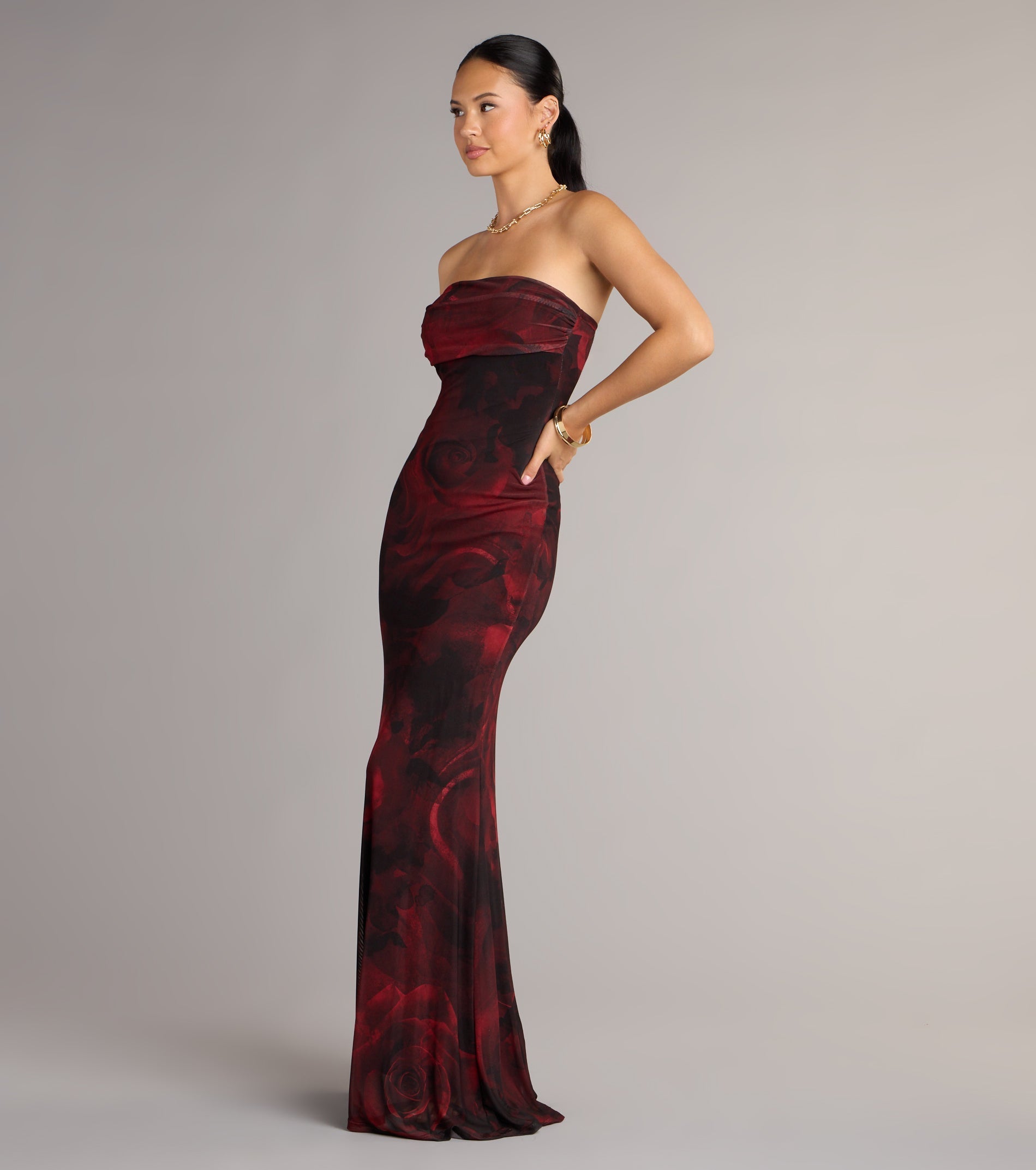 Celebrate in style with the Renata Strapless Abstract Mermaid Formal Dress, a holiday dresses standout that brings bold, festive flair and a party-ready look.