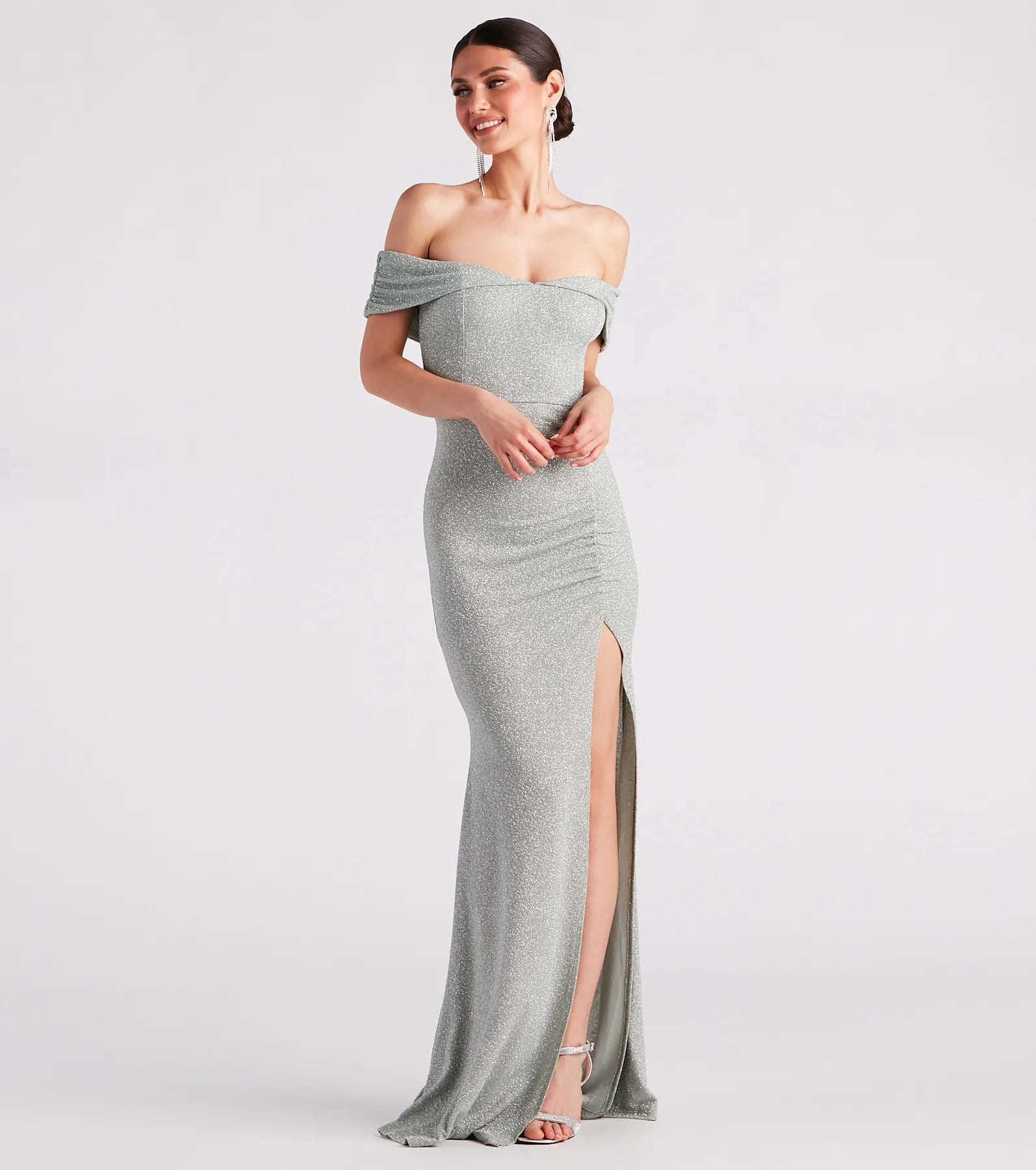 Feel instantly put-together in the Meryl Formal Glitter Column Dress in sage green, a fall wedding guest dress designed for confident style and all-out celebration.