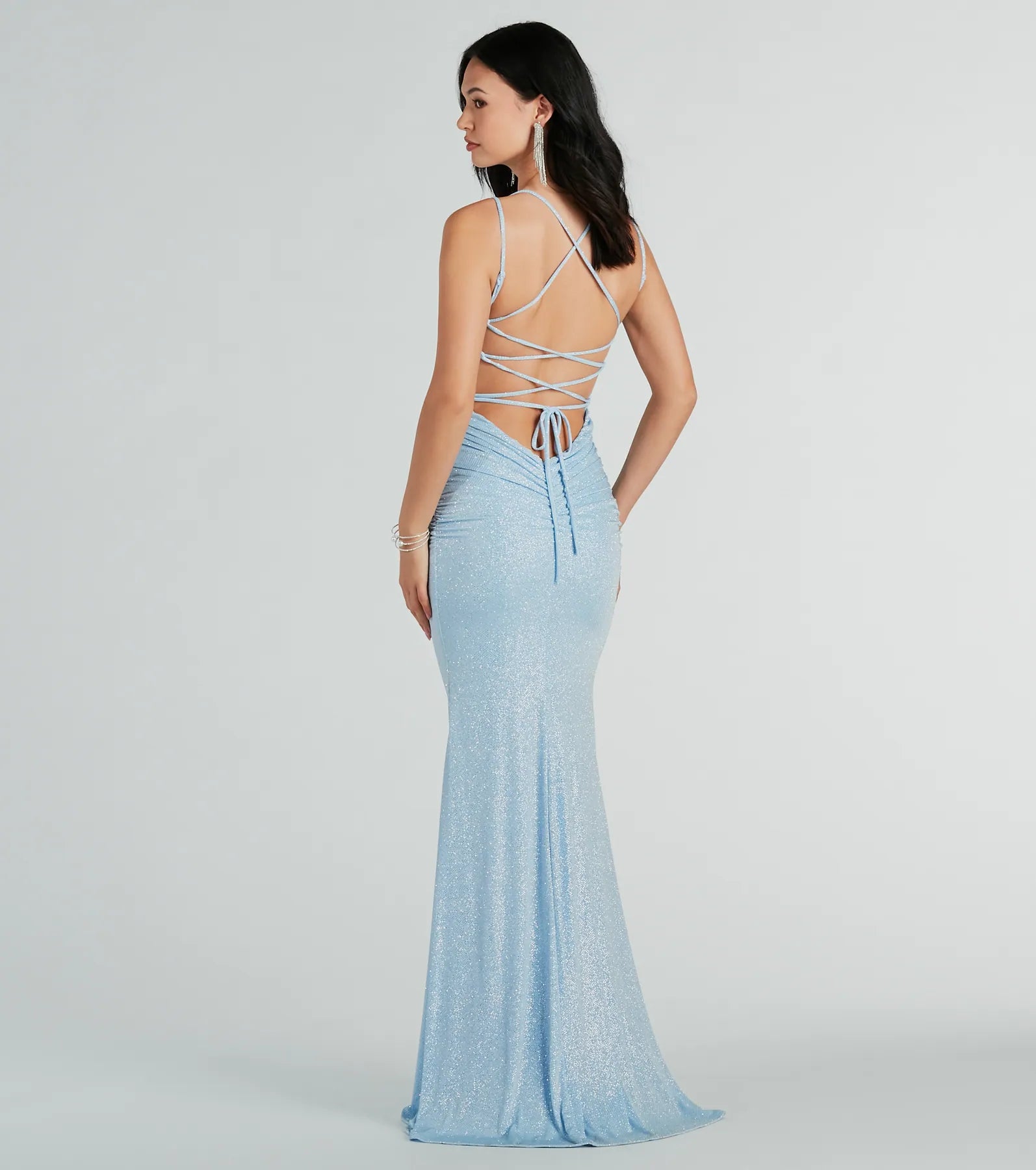 Own every entrance in the Rylie Formal Glitter Lace-Up Column Dress, a light blue party dress perfect for milestone birthdays and grad parties, or dancing through weekend nights and unforgettable bachelorette celebrations.
