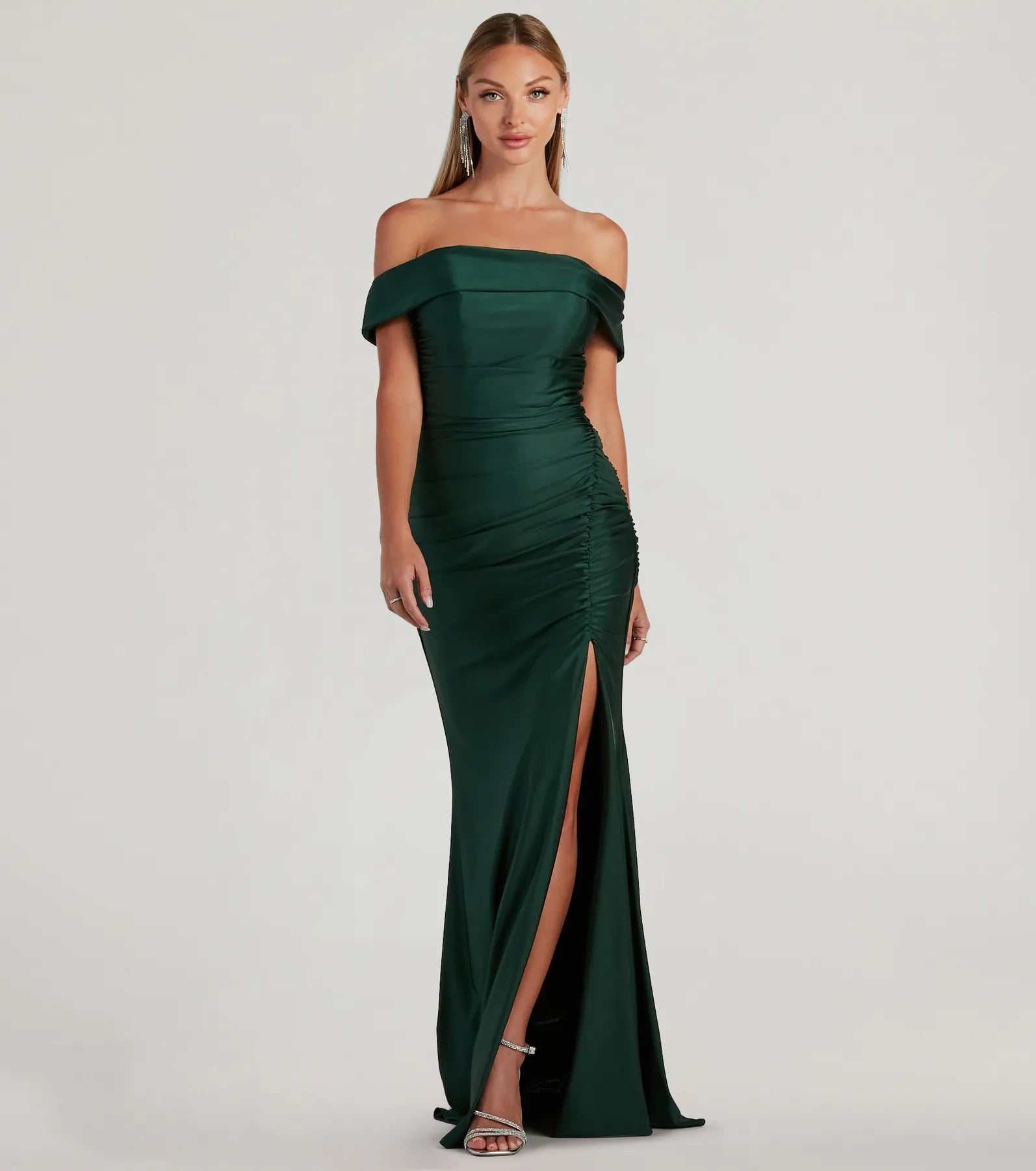 Feel instantly put-together in the Alicia Off-The-Shoulder Mermaid Formal Dress in hunter green, a stylish wedding guest dress designed for confident style and all-out celebration.