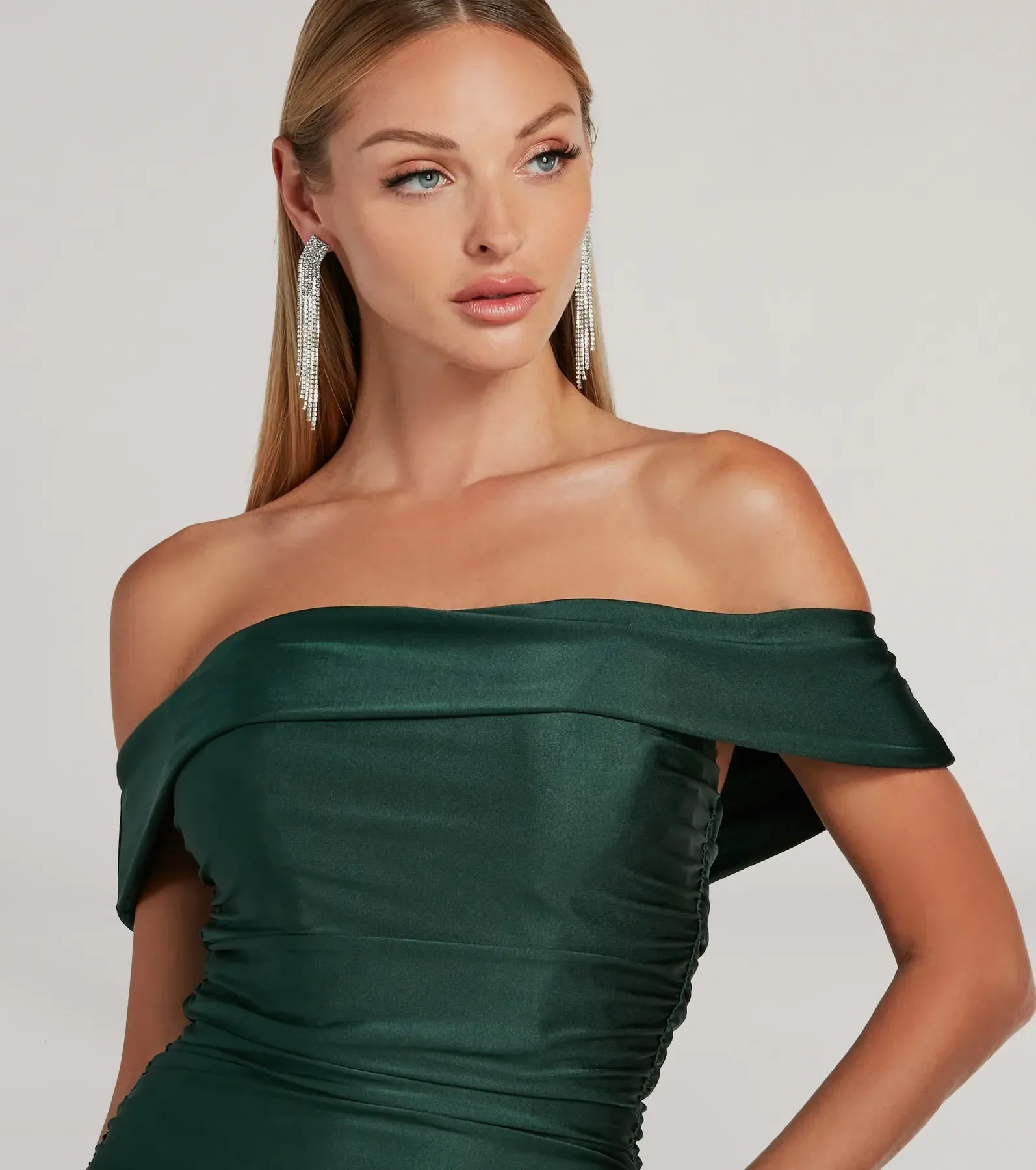 Make a bold statement in the Alicia Off-The-Shoulder Mermaid Formal Dress in hunter green, the perfect green dress for weddings, cocktail hours, nights out, and/or seasonal celebrations.