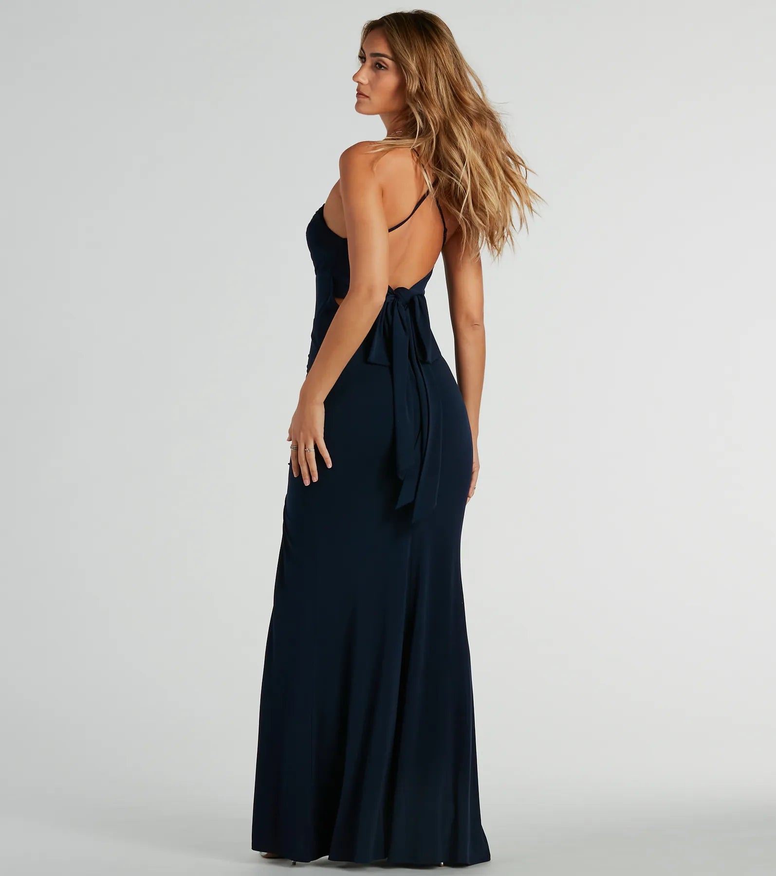 Feel instantly put-together in the Ashley Sleeveless Bow Mermaid Formal Dress in navy blue, a fall wedding guest dress designed for confident style and all-out celebration.