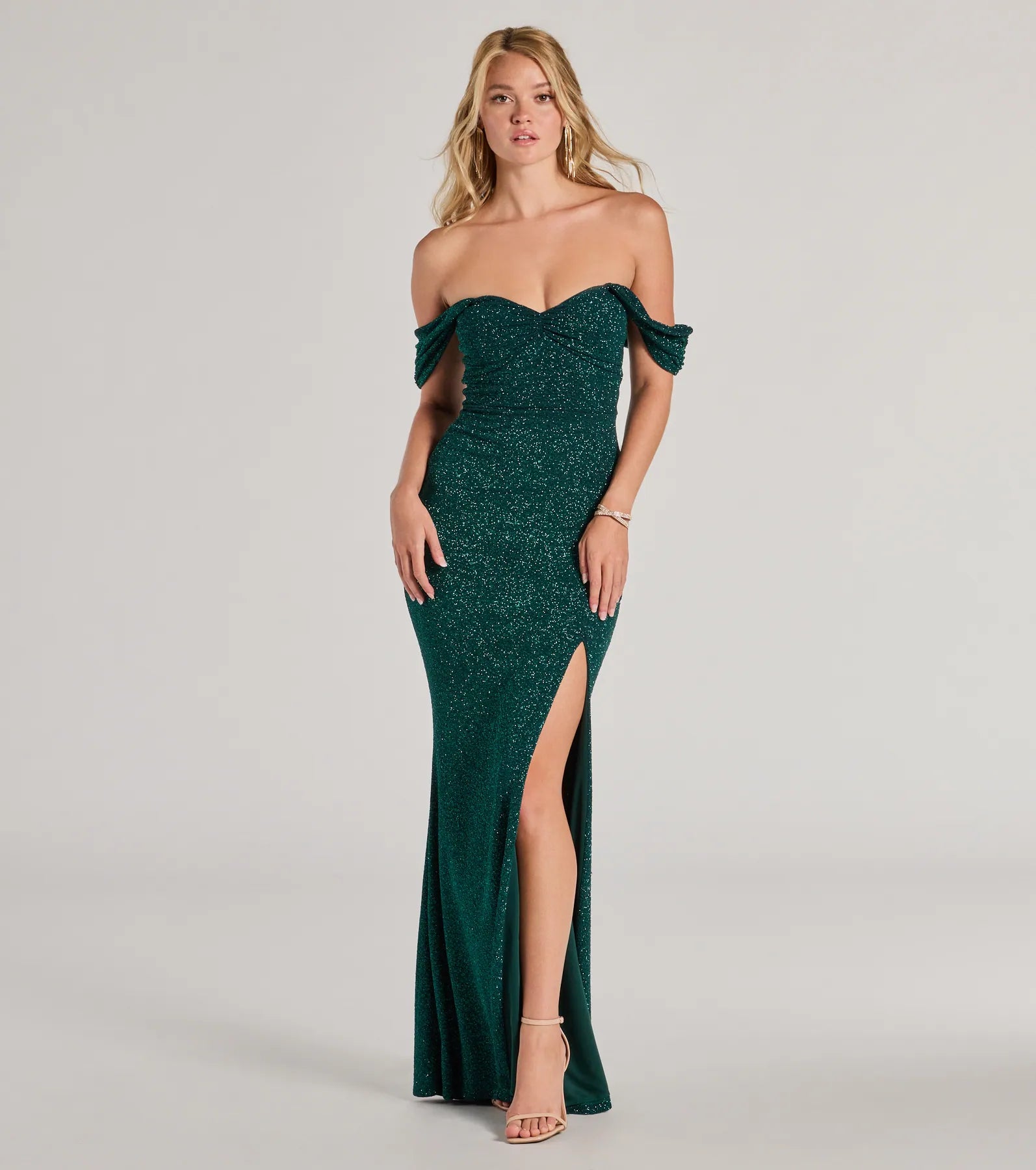 Turn heads at Prom 2025 in this hunter green prom dress, where statement-making details meet the iconic style of the Tamara Off-The-Shoulder Mermaid Glitter Formal Dress .