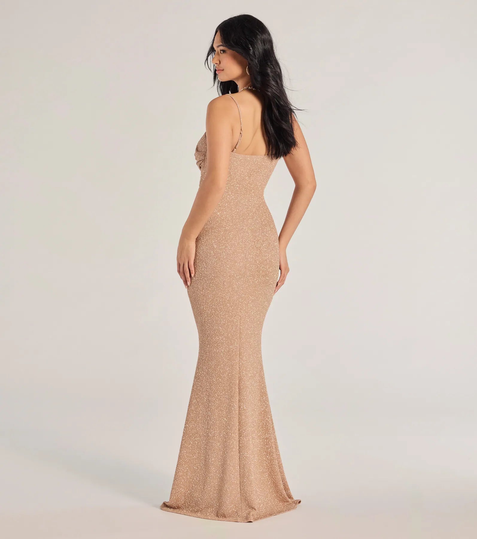 Own your moment in the Wendy Sleeveless Mermaid Glitter Formal Dressin mauve, a standout 2025 Homecoming Dress that captures all the glam and energy of the night.
