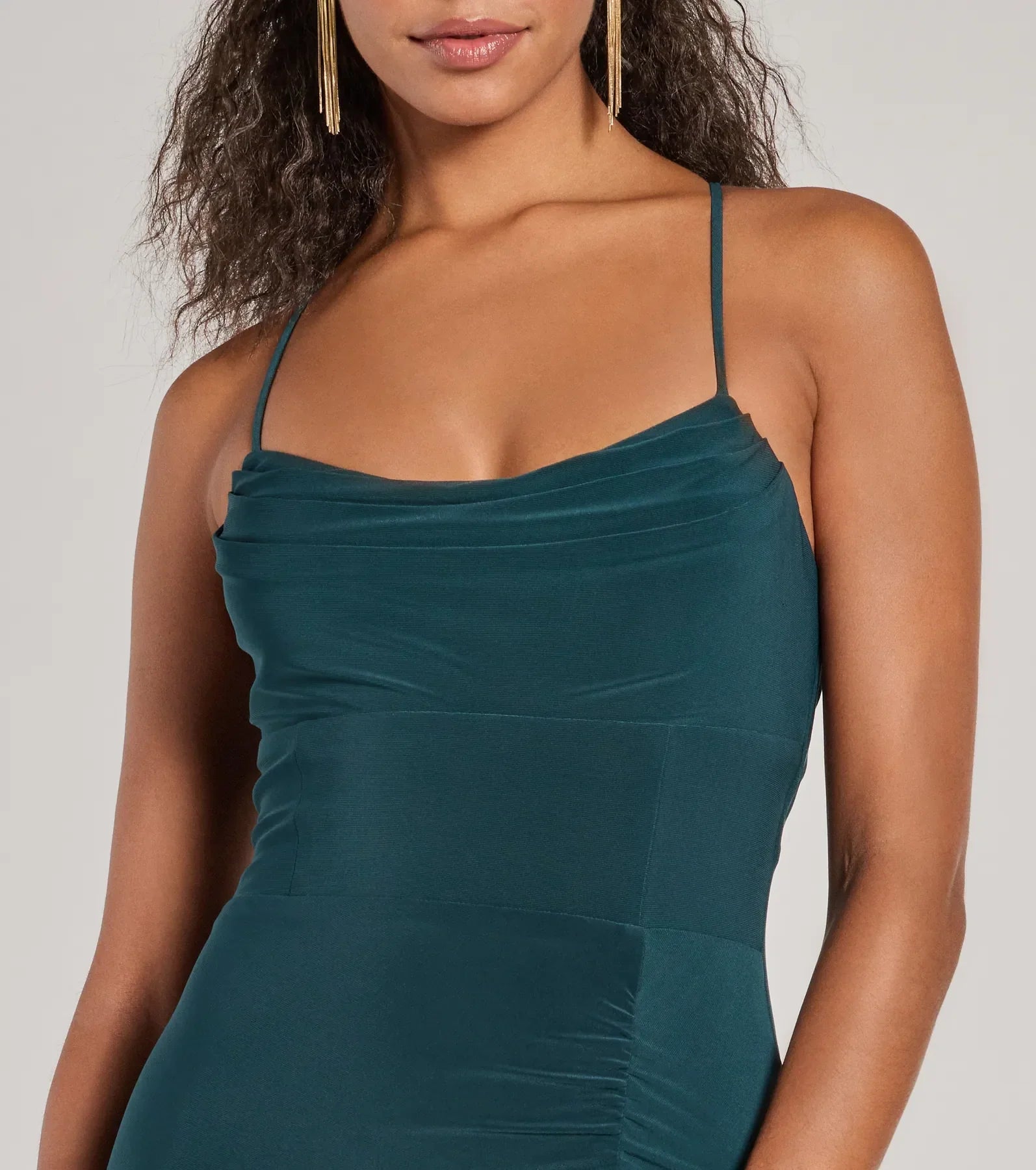 Make a bold statement in the Ashley Sleeveless Bow Mermaid Formal Dress in hunter green, the perfect green dress for weddings, cocktail hours, nights out, and/or seasonal celebrations.