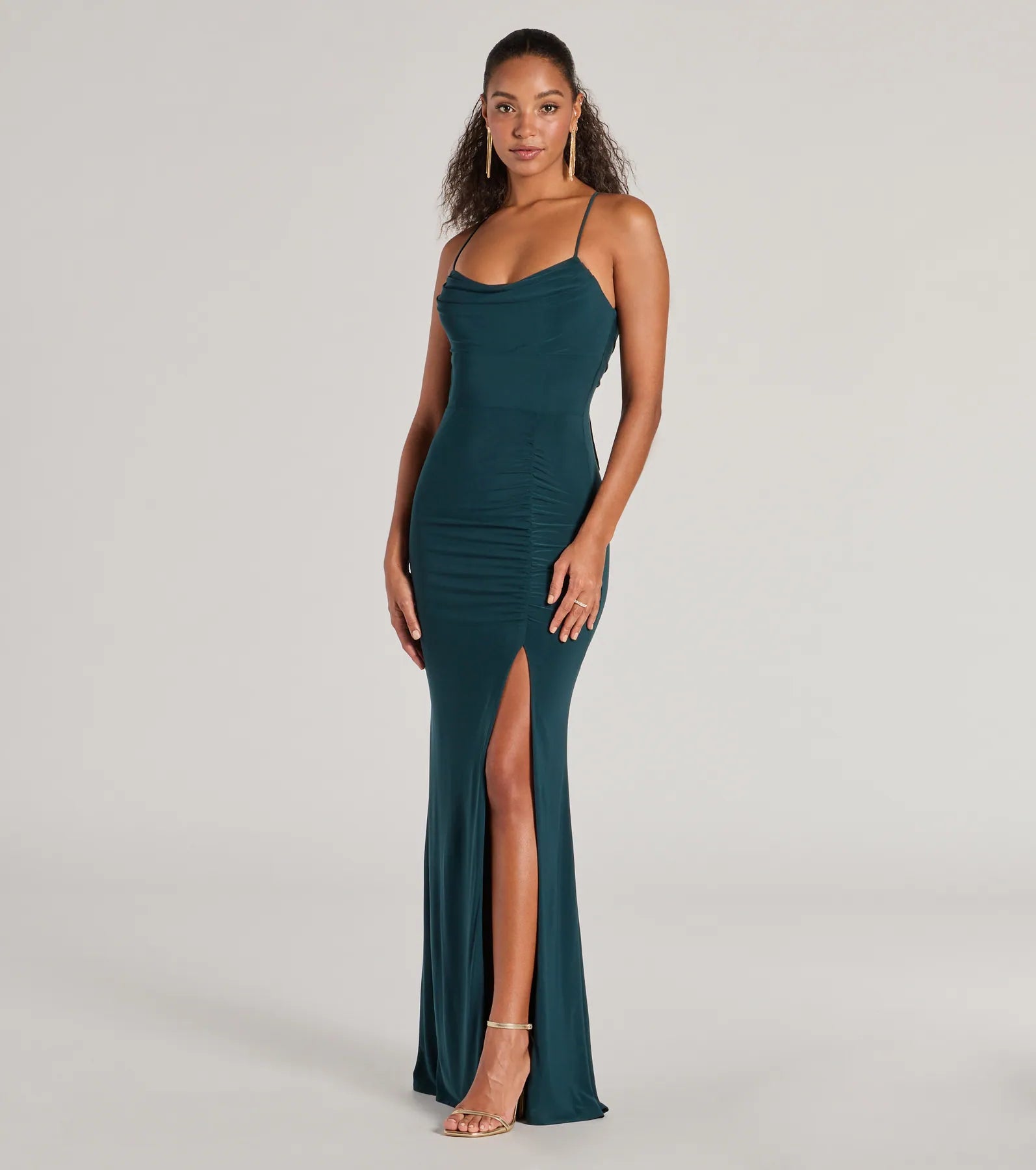 Whether it's the color or silhouette of the Ashley Sleeveless Bow Mermaid Formal Dress, this hunter bridesmaid dress is a gorgeous pick for a maid-of-honor or to create a bridal party look ready to celebrate!