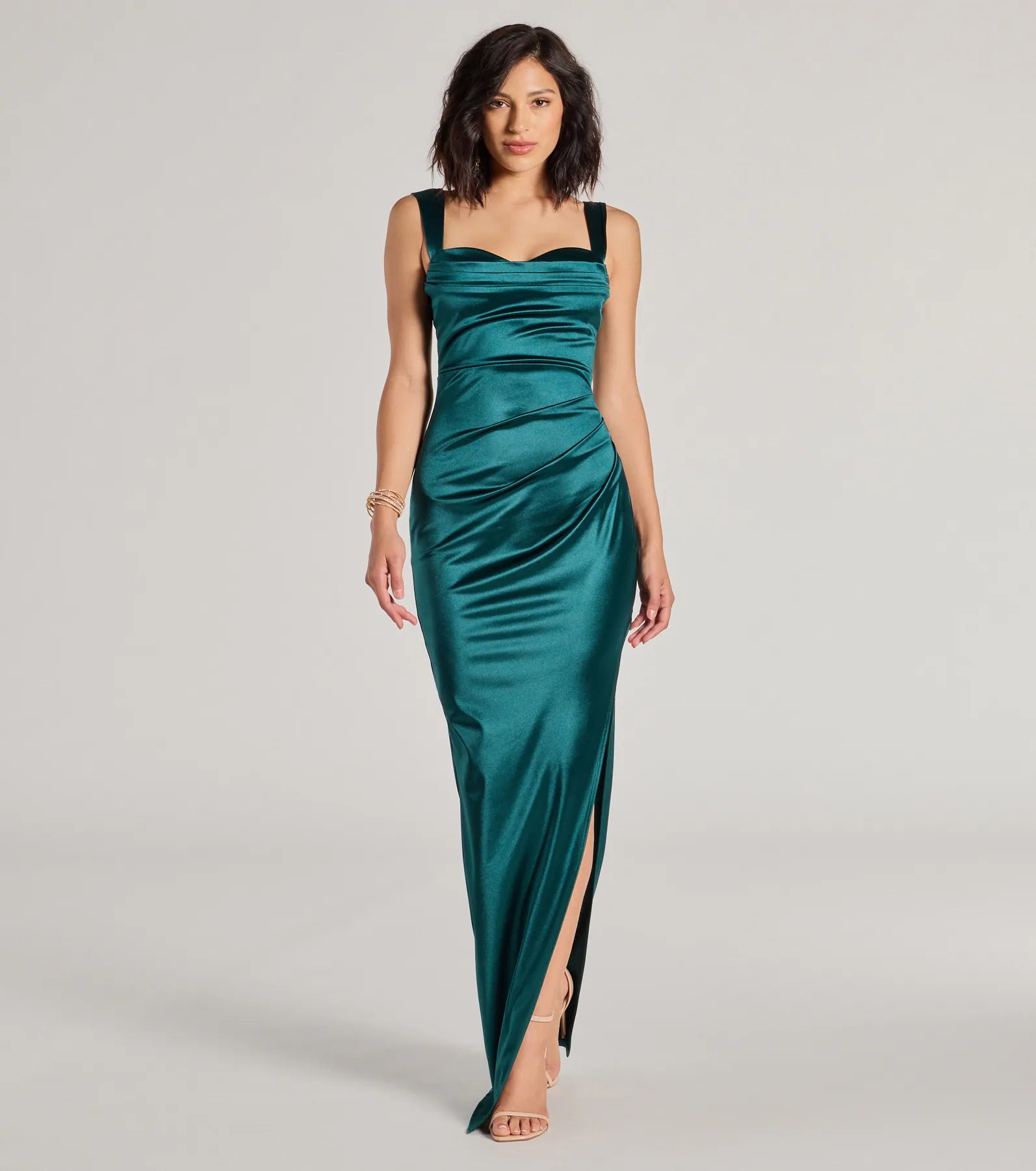 Turn heads at HOCO 2025 in this hunter green homecoming dress, where statement-making details meet the iconic style of the Kirsten Satin Cowl Neck High Slit Formal Dress.