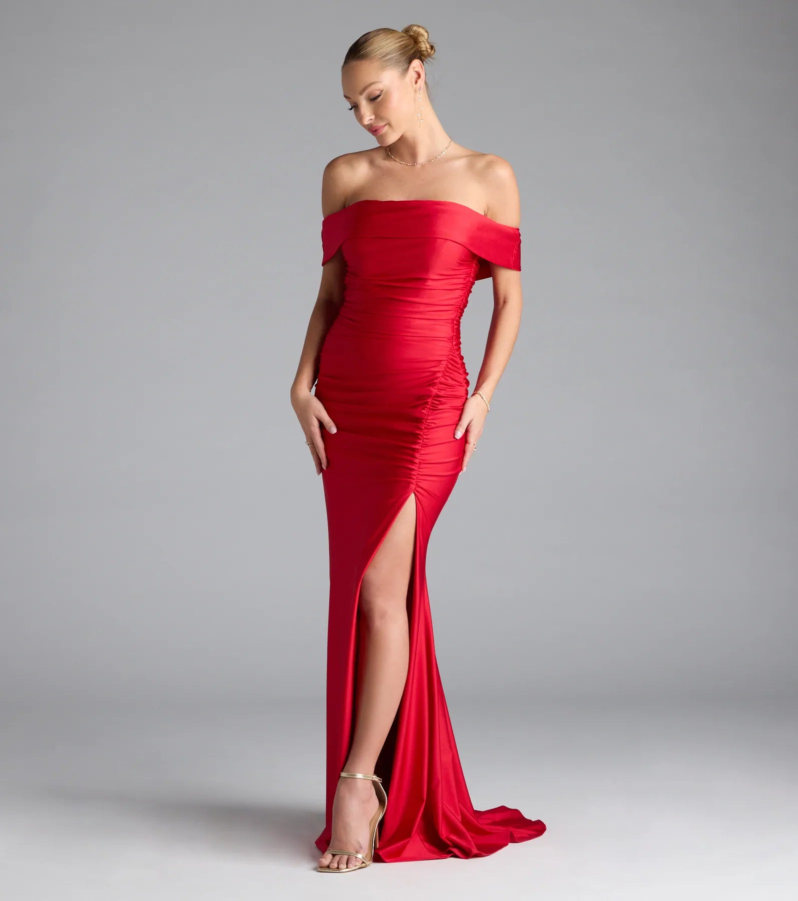 Feel instantly put-together in the Alicia Off-The-Shoulder Mermaid Formal Dress in red, a stylish wedding guest dress designed for confident style and all-out celebration.