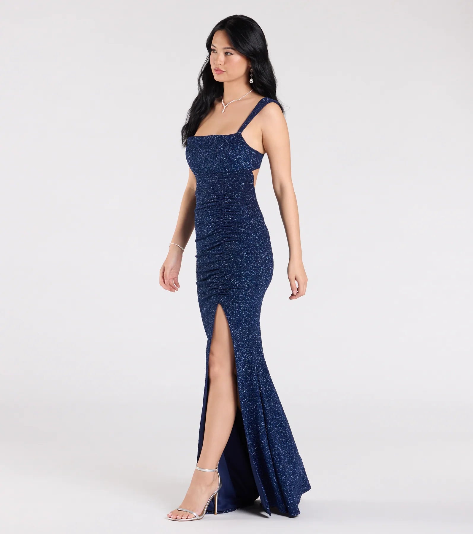 The Drew Open Back Glitter Mermaid Dress is your new go-to navy blue dress—effortless, versatile, and made to update your fall style in seconds.