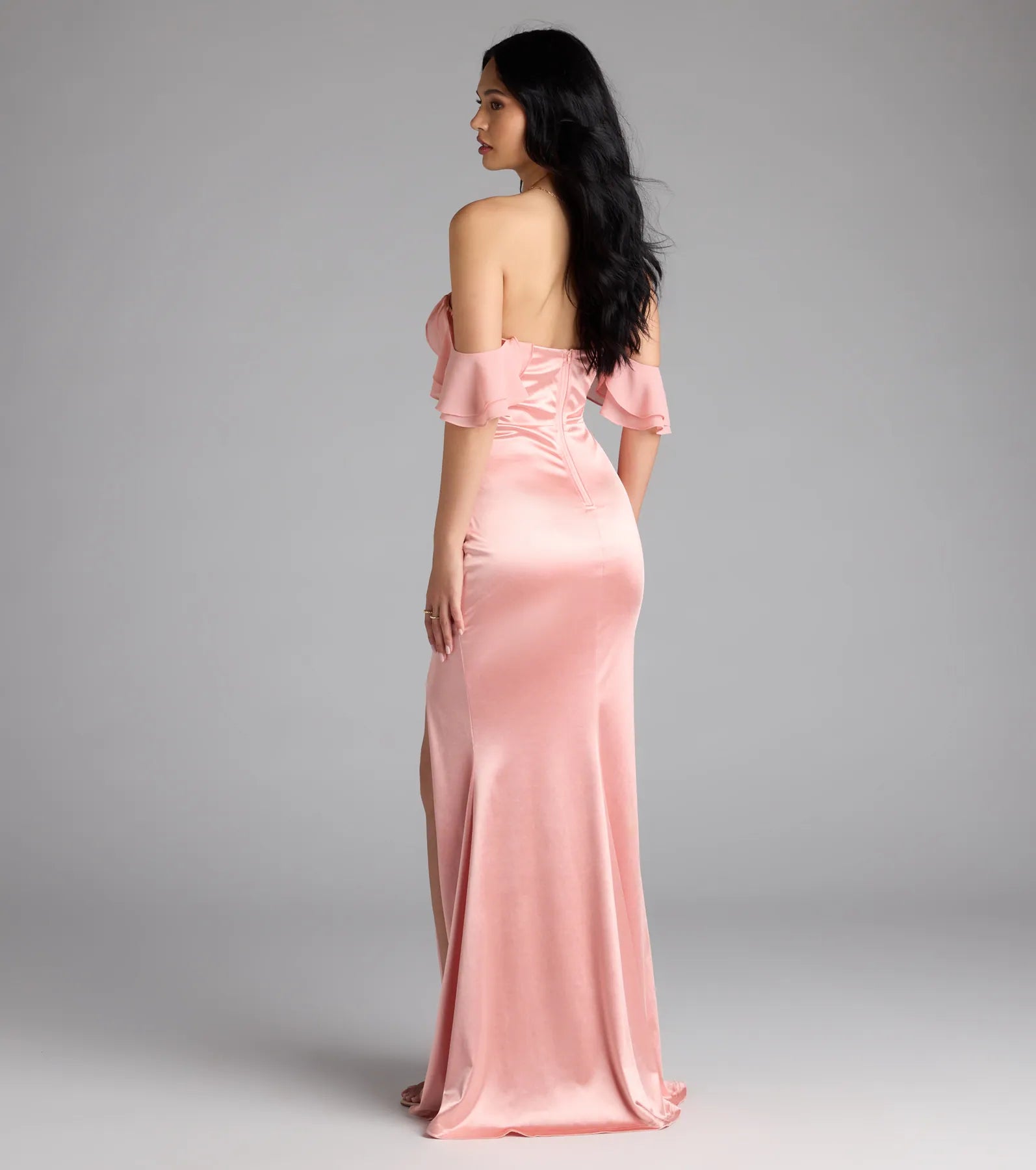 Own the spotlight in the Cordella Sweetheart Mermaid Sit Satin Formal Dress, a mauve formal dress crafted to deliver luxe style for autumn weddings, Military Balls, or any special event.