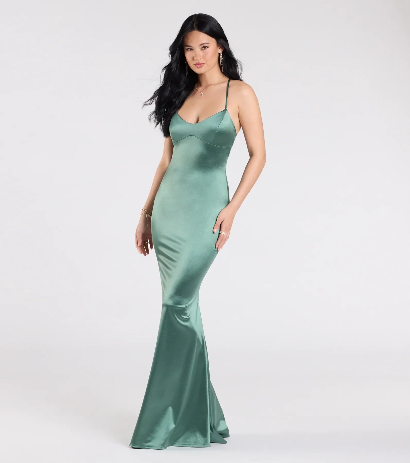 The Emmie Lace-Up Mermaid Satin Formal Dress is your new go-to sage green dress—effortless, versatile, and made to update your fall style in seconds.