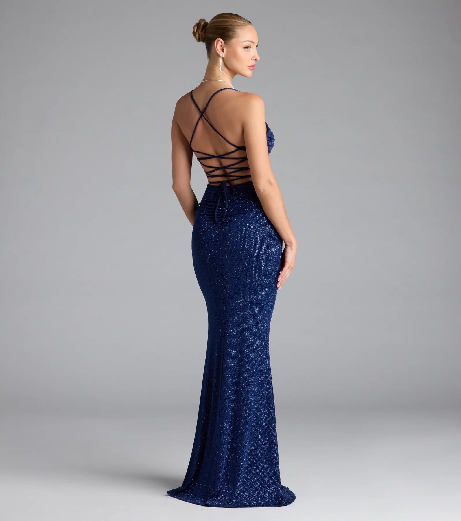Turn heads at Prom 2025 in this navy blue prom dress, where statement-making details meet the iconic style of the Diane Lace-Up Slit Mermaid Glitter Formal Dress.