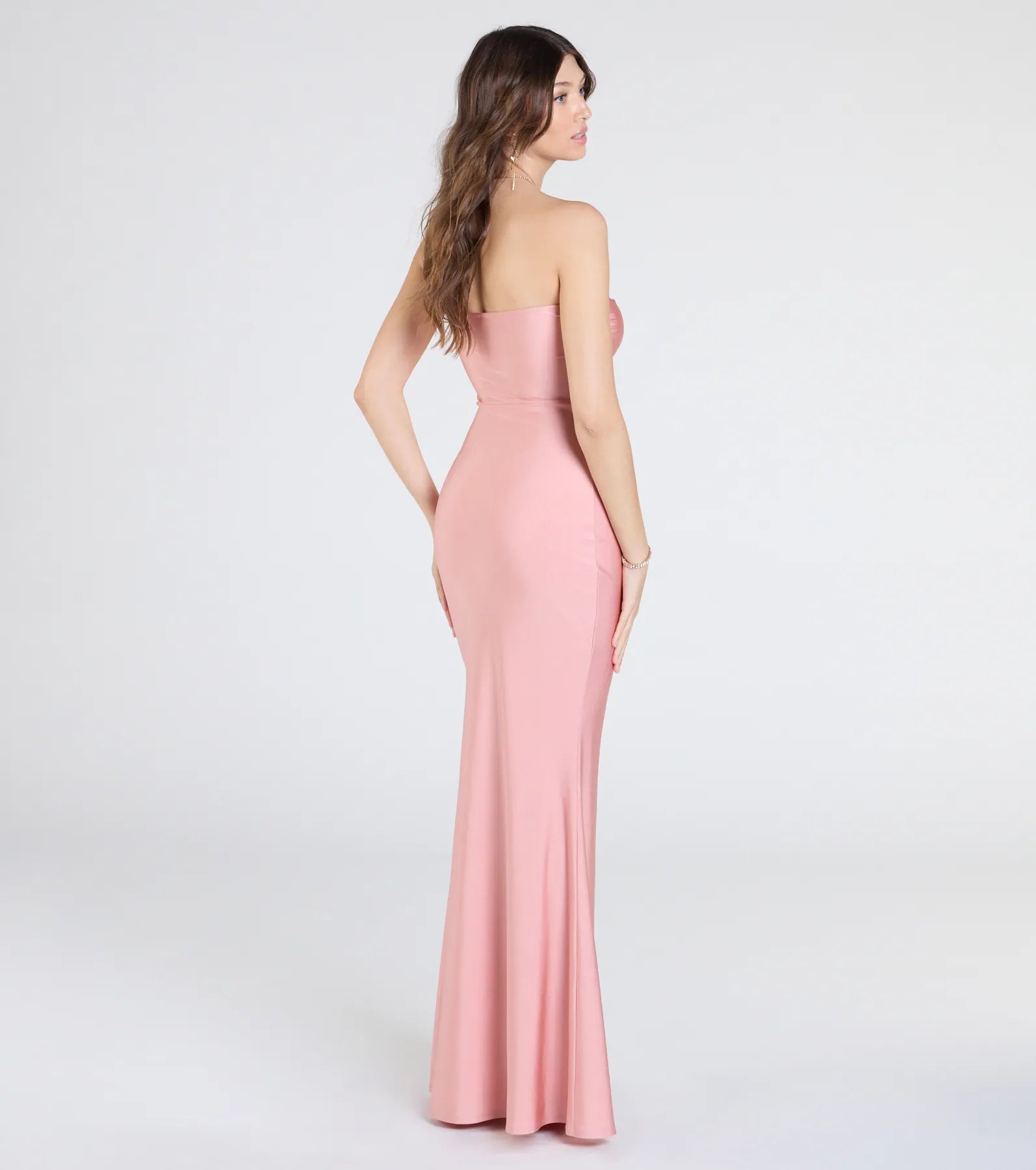 Make a bold statement in the Cheryl Strapless Slit Mermaid Formal Dress in mauve, the perfect fall dress for weddings, cocktail hours, nights out, and/or seasonal celebrations.