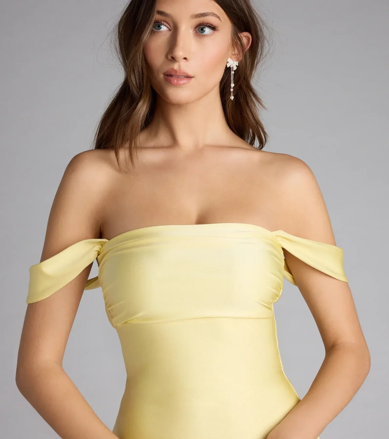 The Classics Lover Off-The-Shoulder Satin A-Line Mini Dress is your new go-to yellow dress—effortless, versatile, and made to update your fall style in seconds.