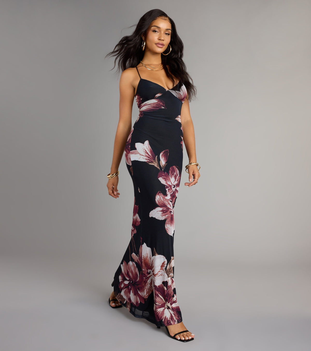 The Flirty Twist Floral Lace-Up Maxi Dress is your new go-to Windsor dress—effortless, versatile, and made to update your fall style in seconds.