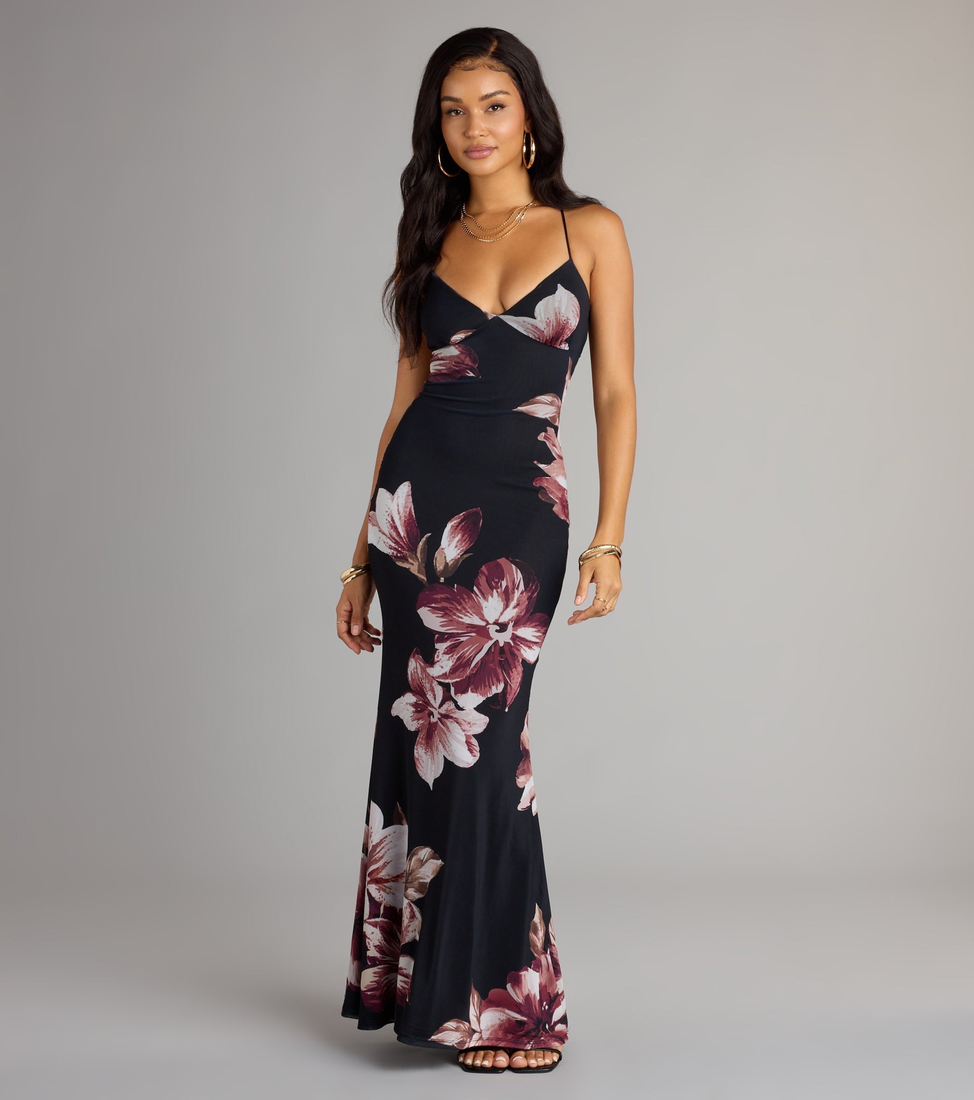 Style your seasonal looks with the Flirty Twist Floral Lace-Up Maxi Dress, a trend-right, fall dress designed for any plan on your calendar with new and unqiue details.
