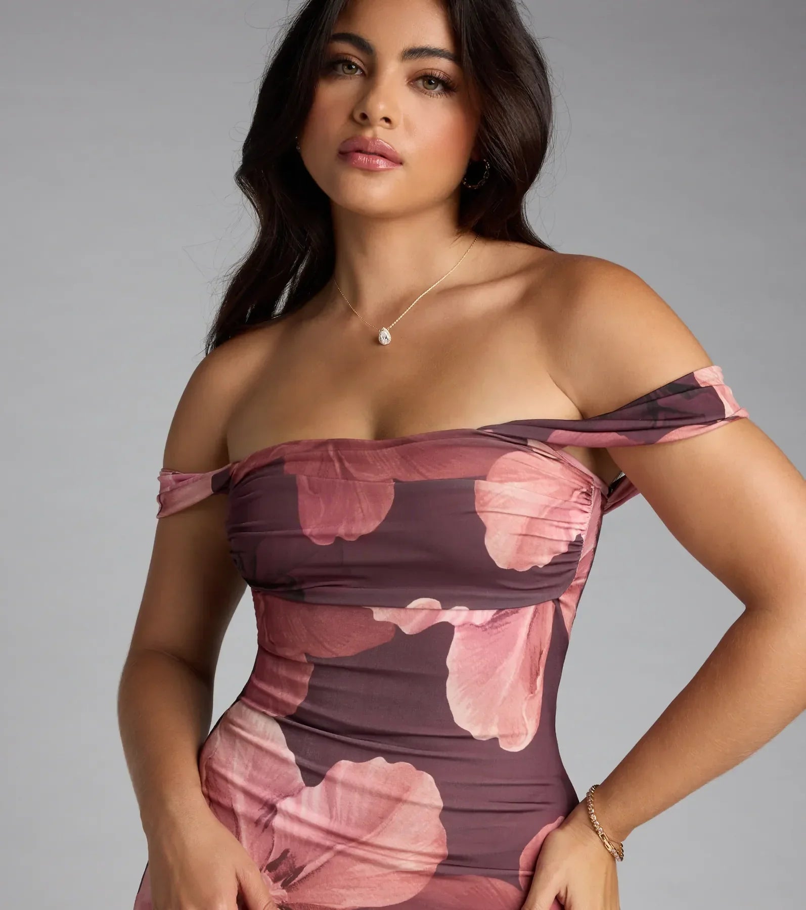 Style your seasonal looks with the Love in Bloom Floral Off-Shoulder Dress, a trend-right, mauve fall dress designed for any plan on your calendar with new and unqiue details.