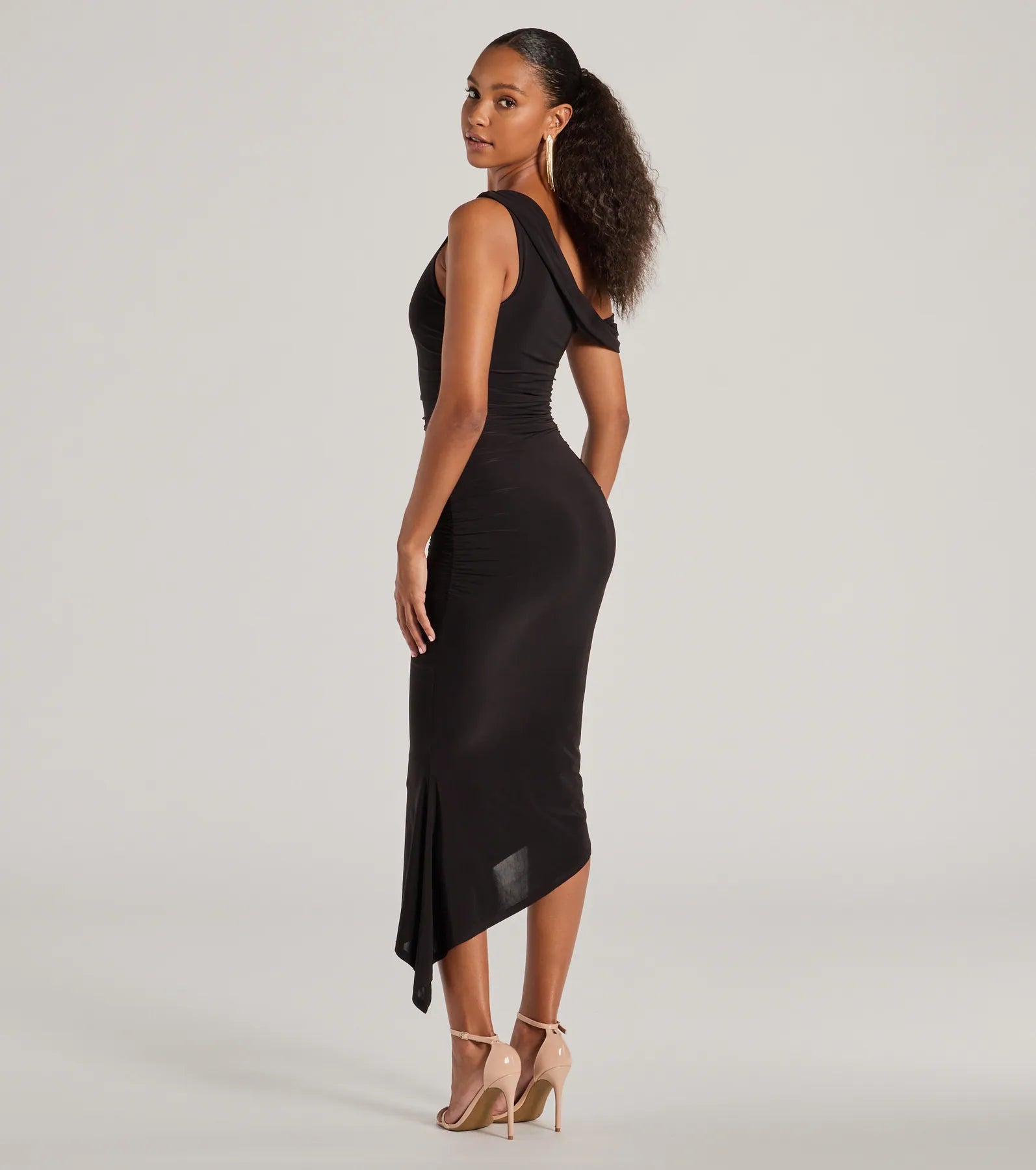 Own the evening in the Can't Deny It One-Shoulder Bodycon Midi Dress in black, a sultry cocktail dress perfect for rooftop parties and stylish soirées.