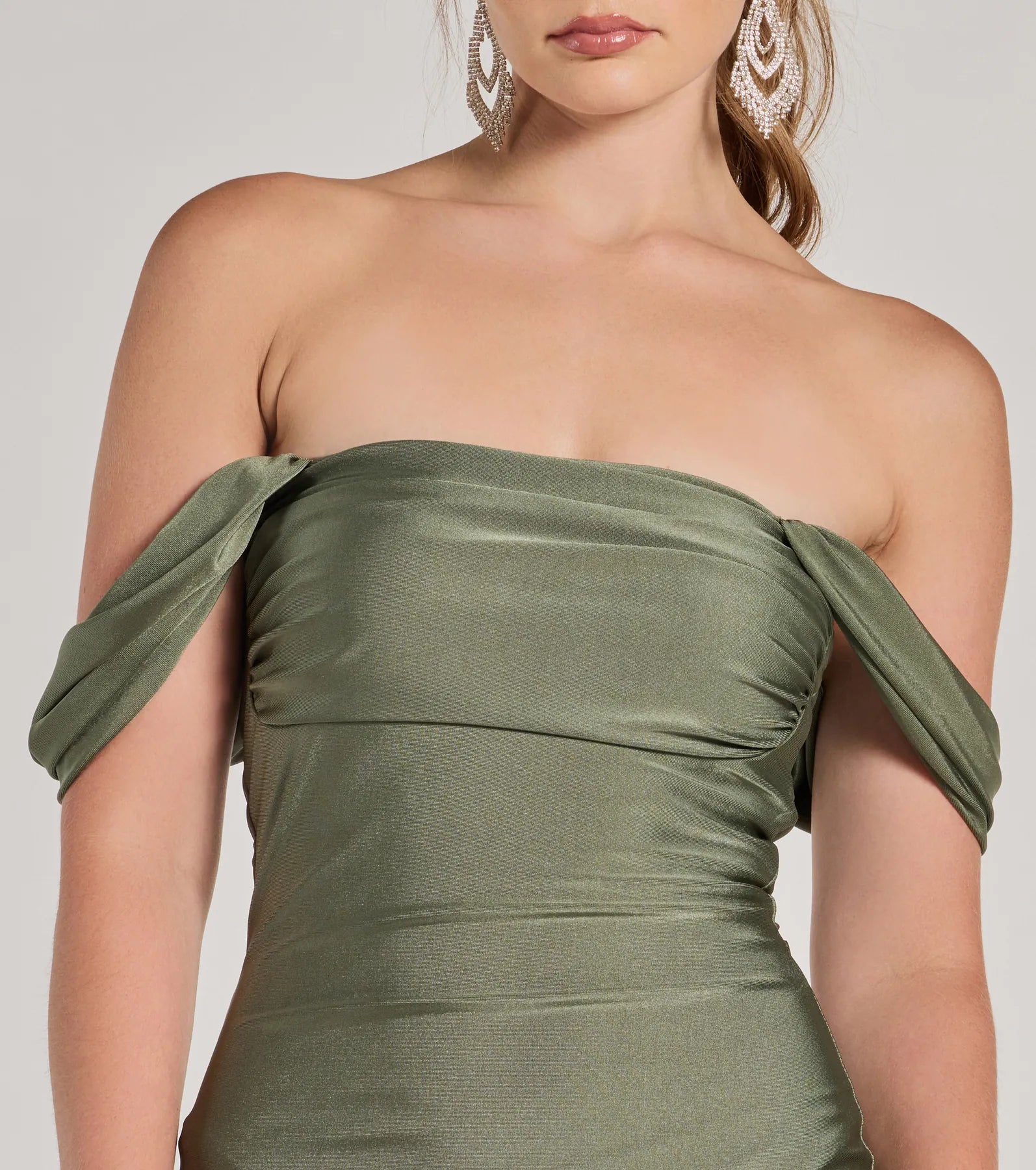 Make a bold statement in the Exceptional Off-The-Shoulder Flared Midi Dress in sage green, the perfect green dress for weddings, cocktail hours, nights out, and/or seasonal celebrations.