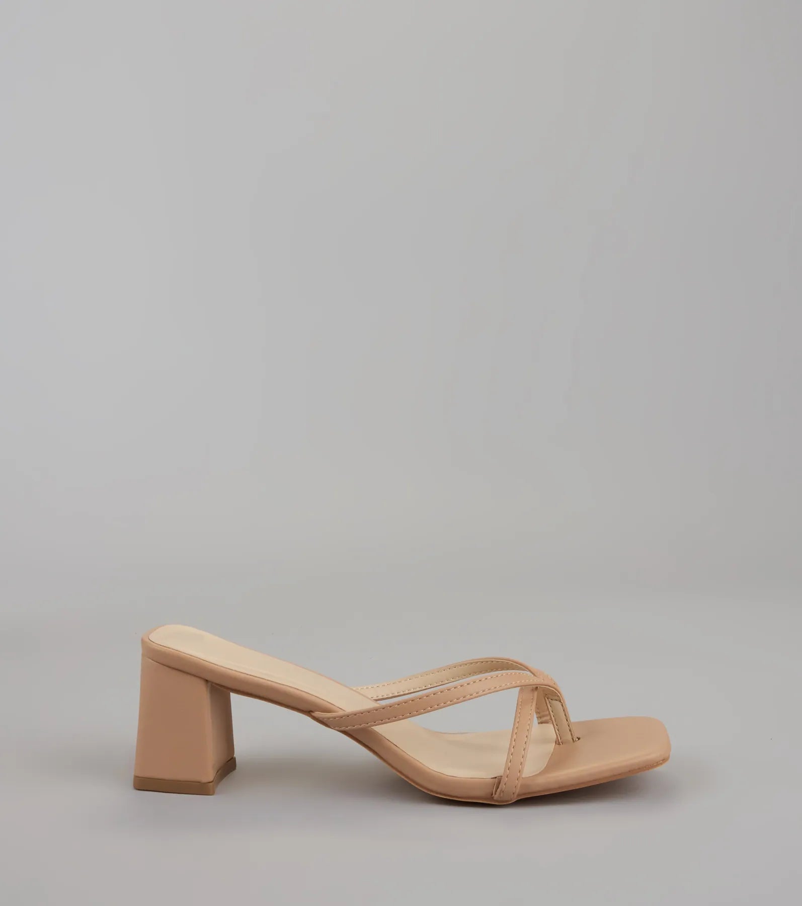 Style made simple with the Can’t Talk, Busy Strutting Block Heel Mules in nude, trendy women’s shoes that take your outfit from basic to bold in one step.
