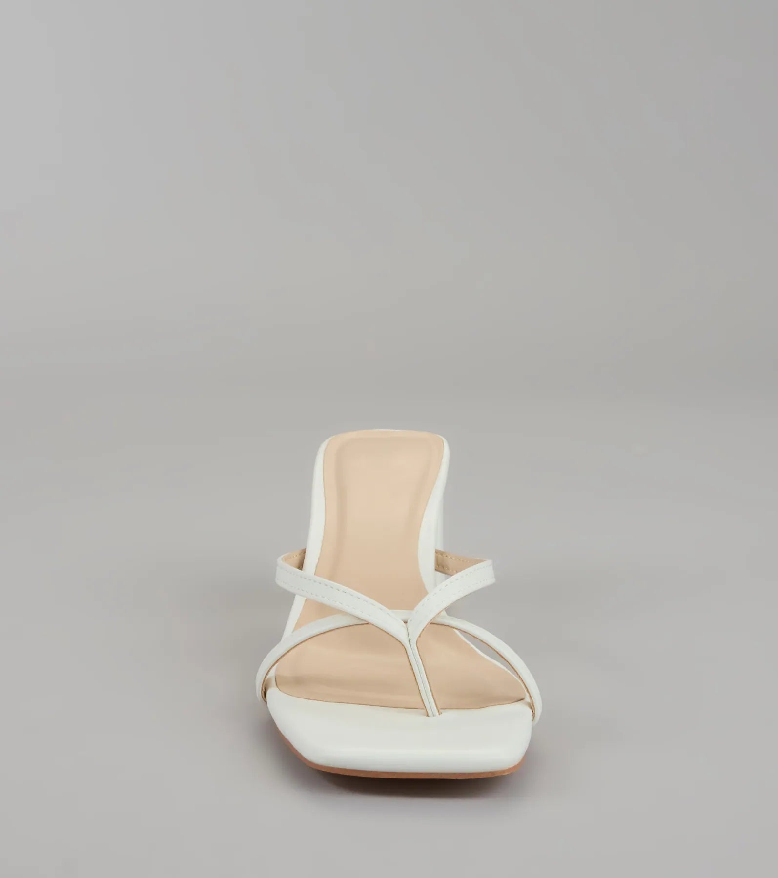 Style made simple with the Can’t Talk, Busy Strutting Block Heel Mules in white, trendy women’s shoes that take your outfit from basic to bold in one step.