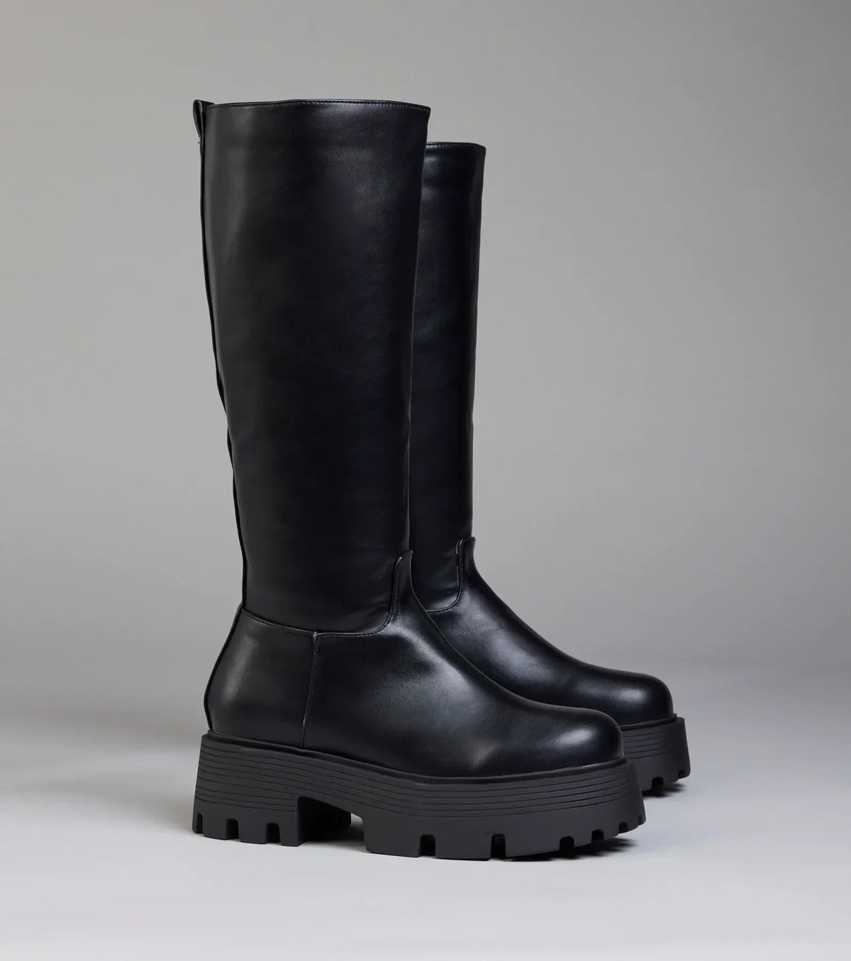 Style made simple with the Edgy Essential Platform Lug Boots in black, trendy women’s shoes that take your outfit from basic to bold in one step.