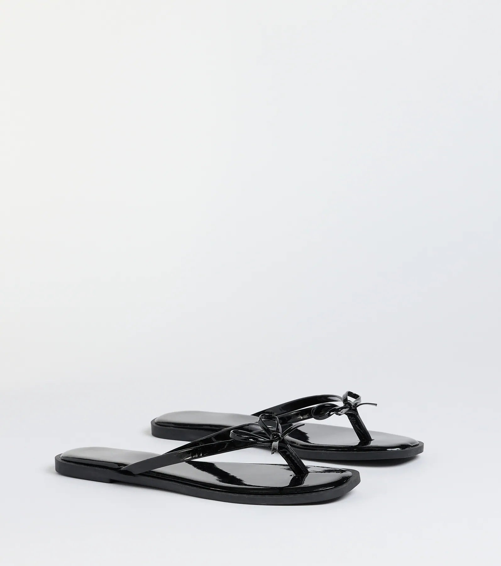 Style made simple with the Dainty Looks Bow Thong Sandals in black, trendy women’s shoes that take your outfit from basic to bold in one step.