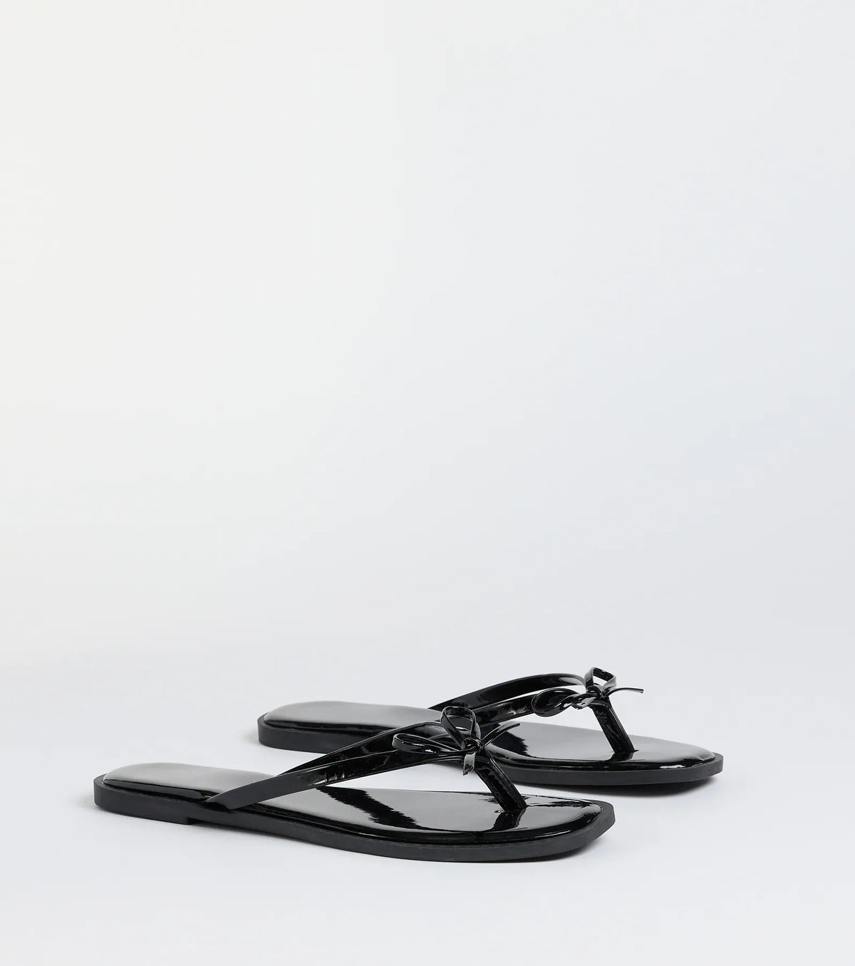 Style made simple with the Dainty Looks Bow Thong Sandals in black, trendy women’s shoes that take your outfit from basic to bold in one step.