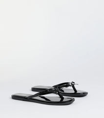 Style made simple with the Dainty Looks Bow Thong Sandals in black, trendy women’s shoes that take your outfit from basic to bold in one step.
