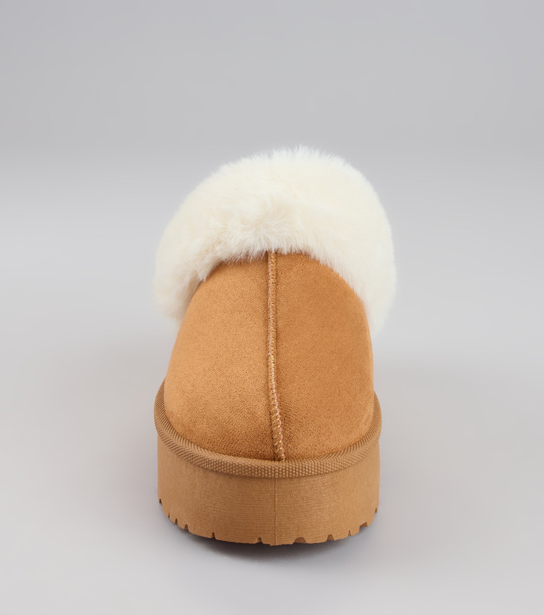 This tan piece brings trend-right energy to the Cozy Girl Platform Faux Fur Slippers, perfect for fall outfits that stand out.